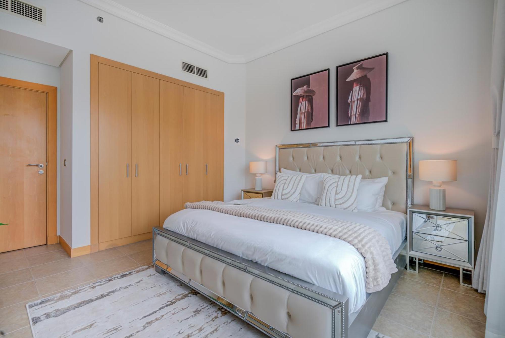 Apartment Trophy Oceans Edge In Palm With Private Beach Access Dubai