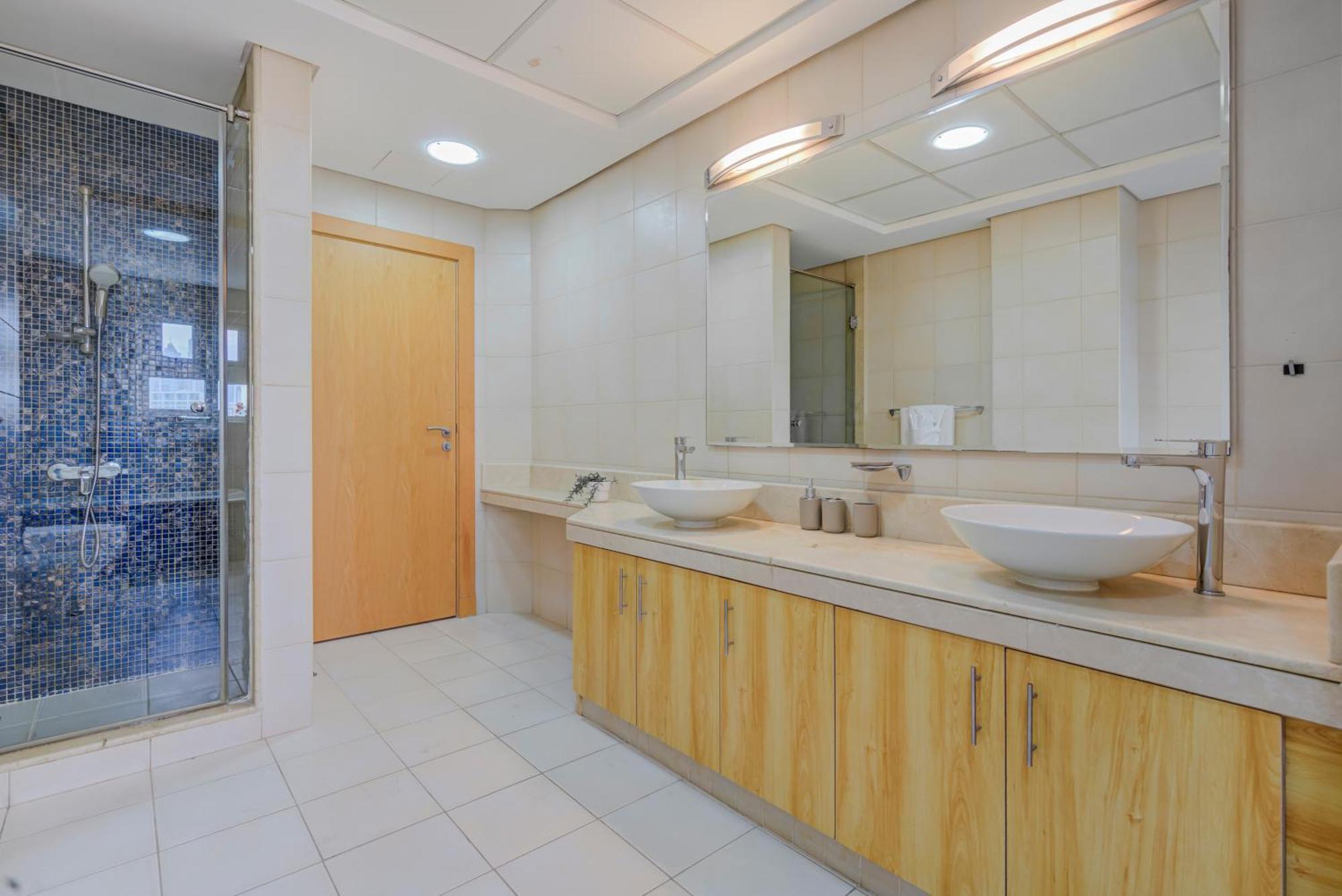 Trophy Oceans Edge In Palm With Private Beach Access * Dubai