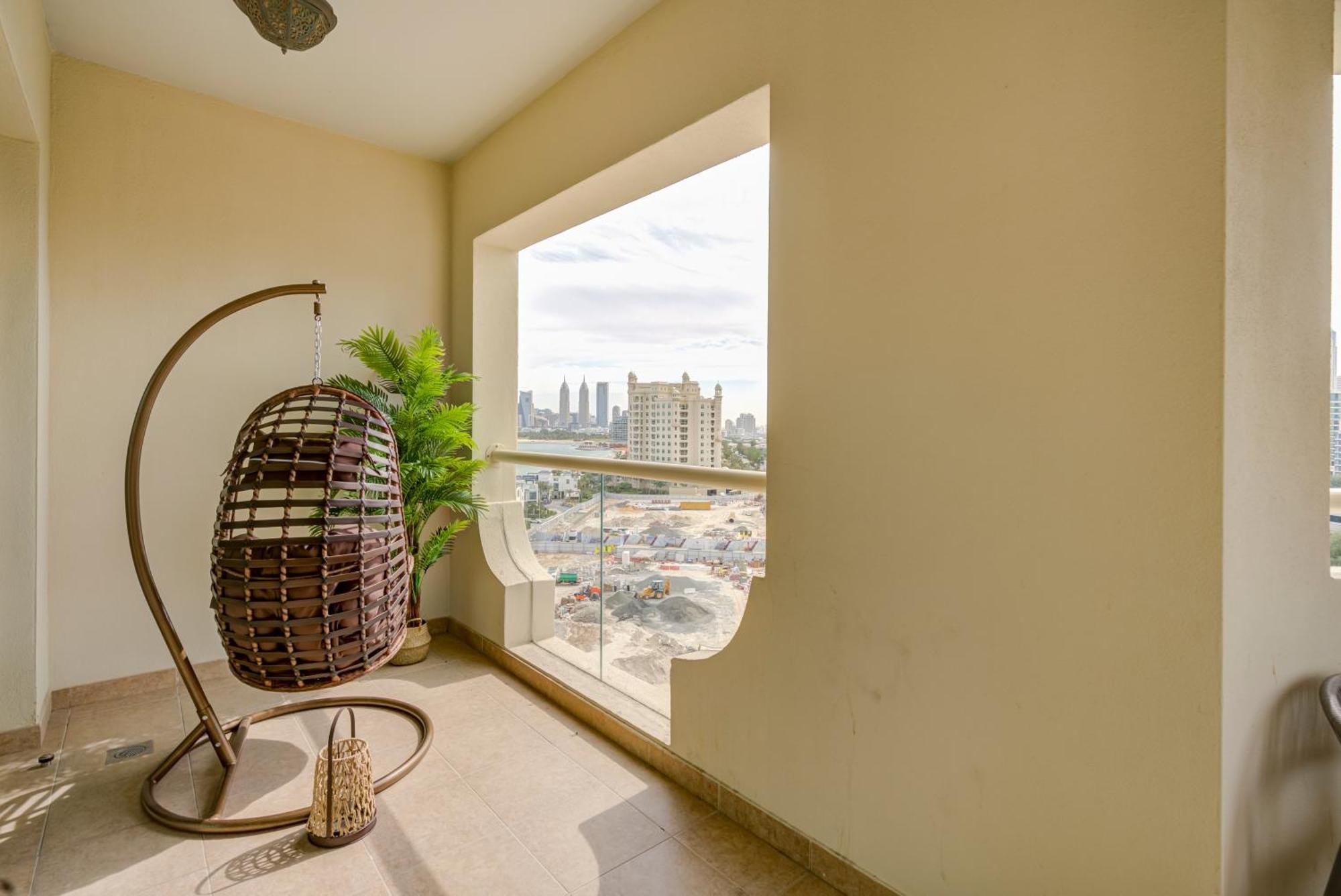 Apartment Trophy Oceans Edge In Palm With Private Beach Access Dubai