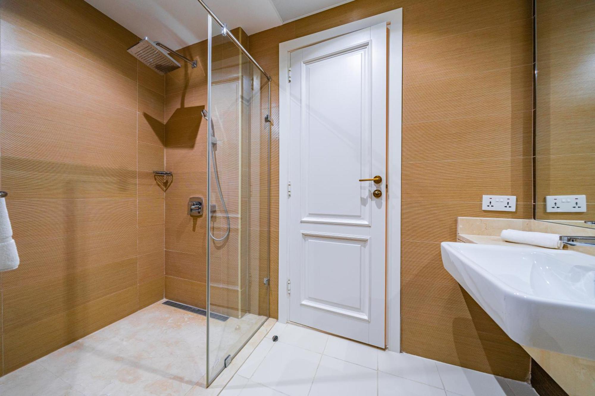 Walk To Jbr - Luxe 3br With Marina & Sea Views Apartment