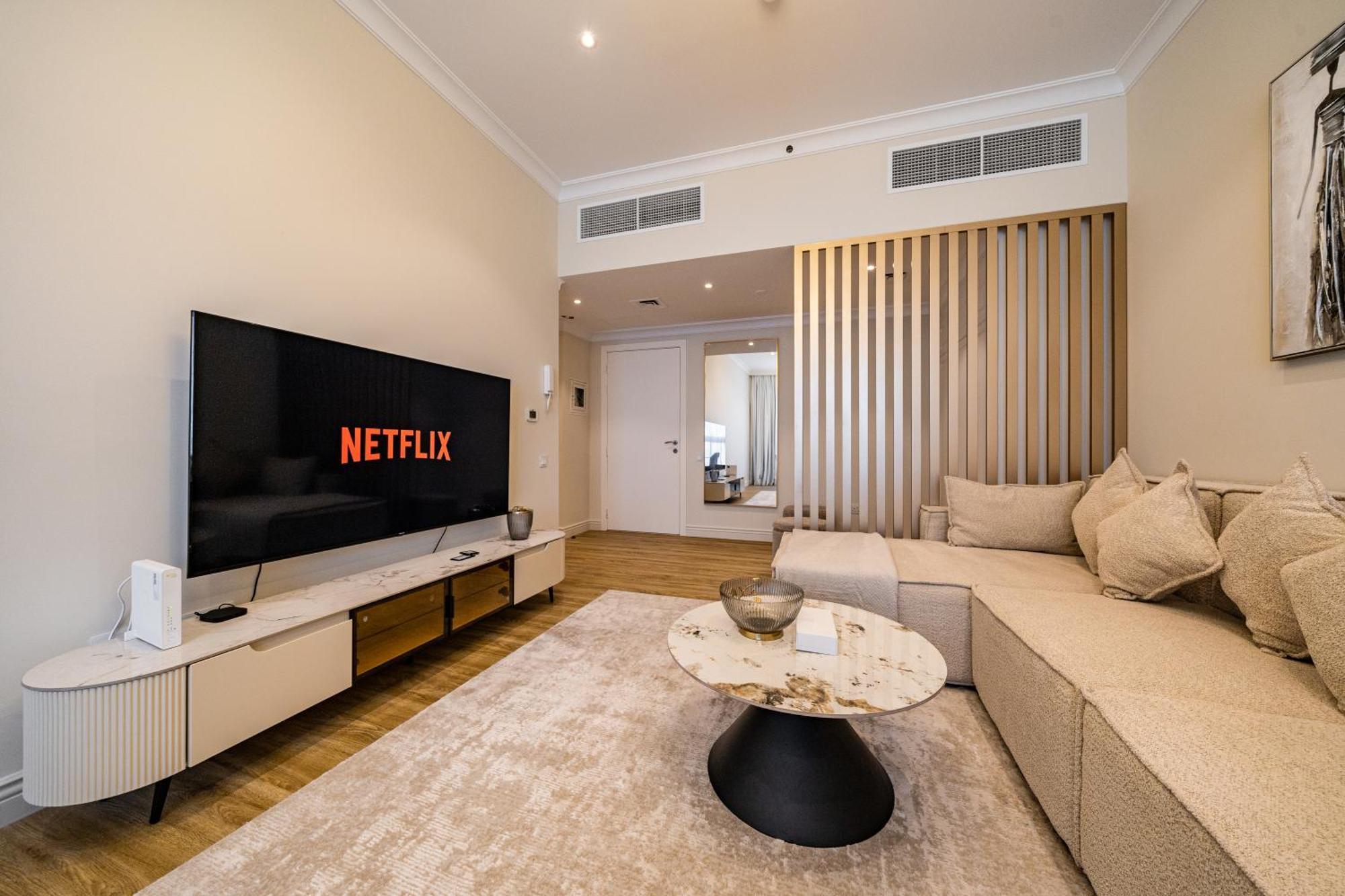 Walk To Jbr - Luxe 3br With Marina & Sea Views Dubai