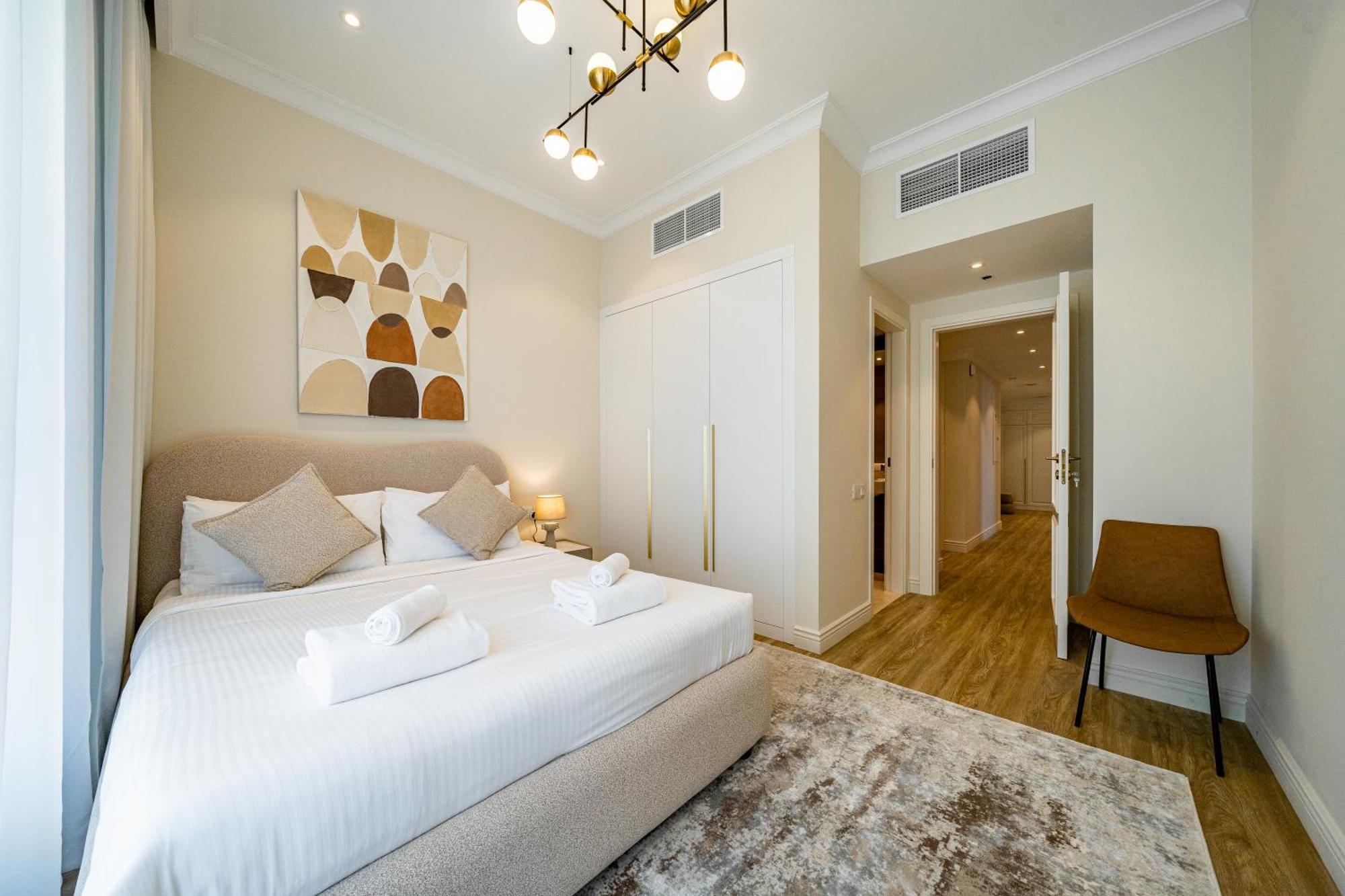 Walk To Jbr - Luxe 3br With Marina & Sea Views Apartment *