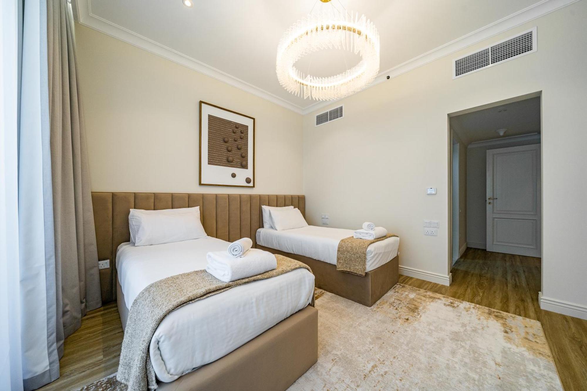 Walk To Jbr - Luxe 3br With Marina & Sea Views