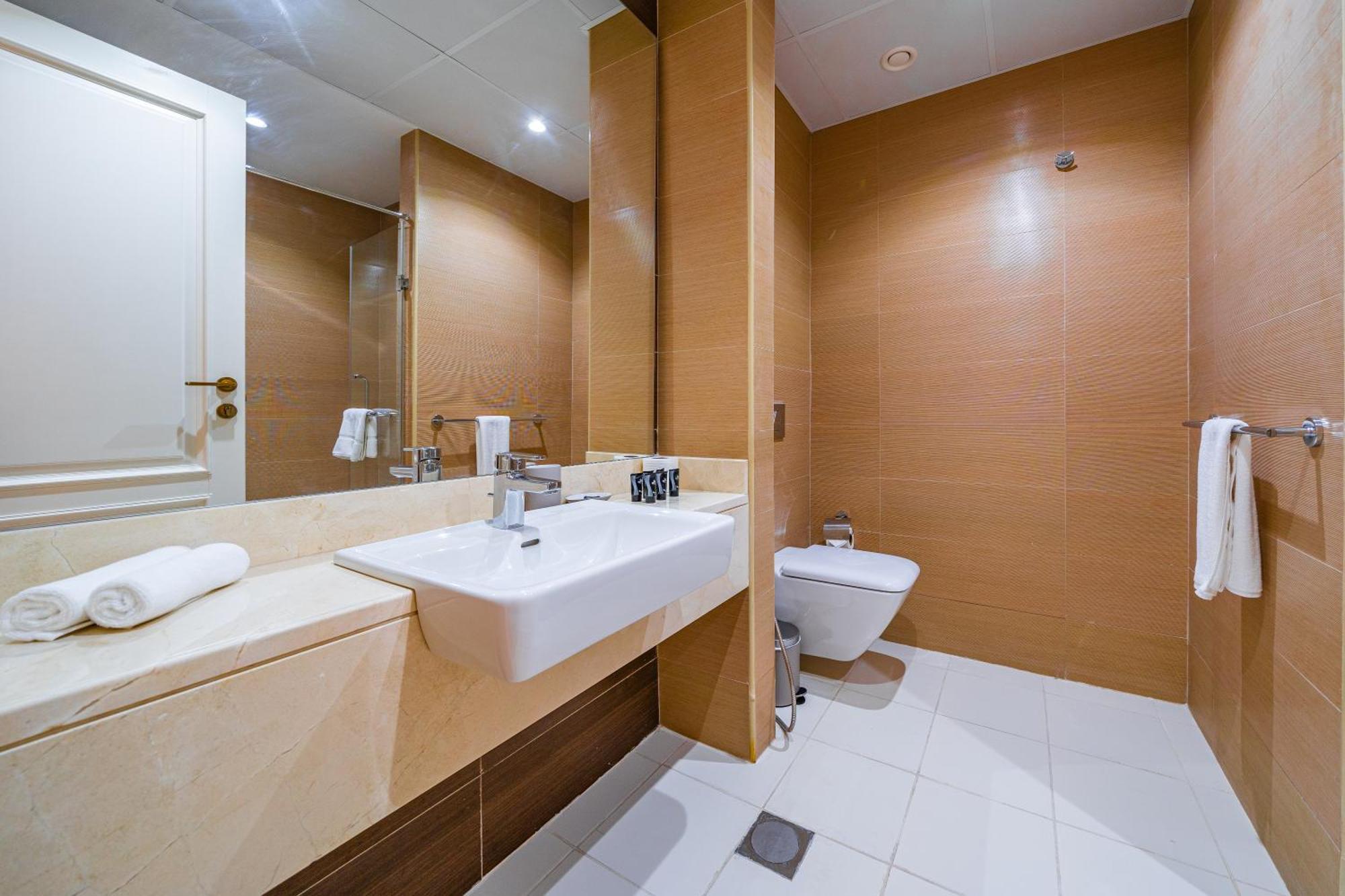 Walk To Jbr - Luxe 3br With Marina & Sea Views