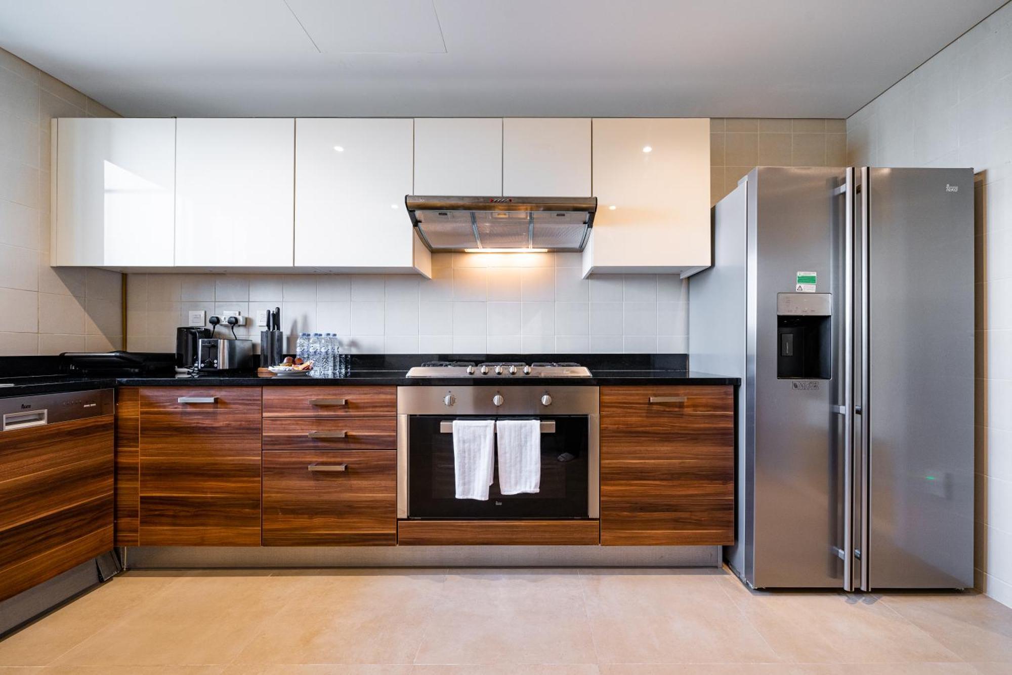 Apartment Walk To Jbr - Luxe 3br With Marina & Sea Views