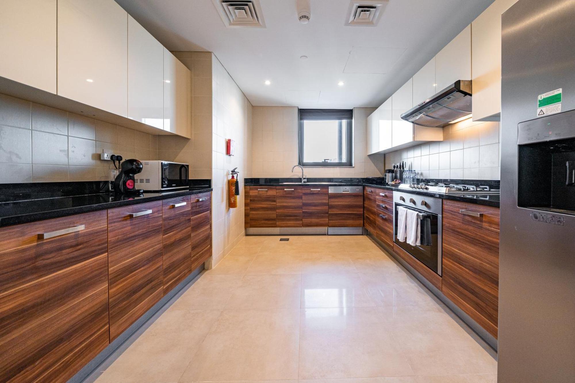Walk To Jbr - Luxe 3br With Marina & Sea Views * Dubai