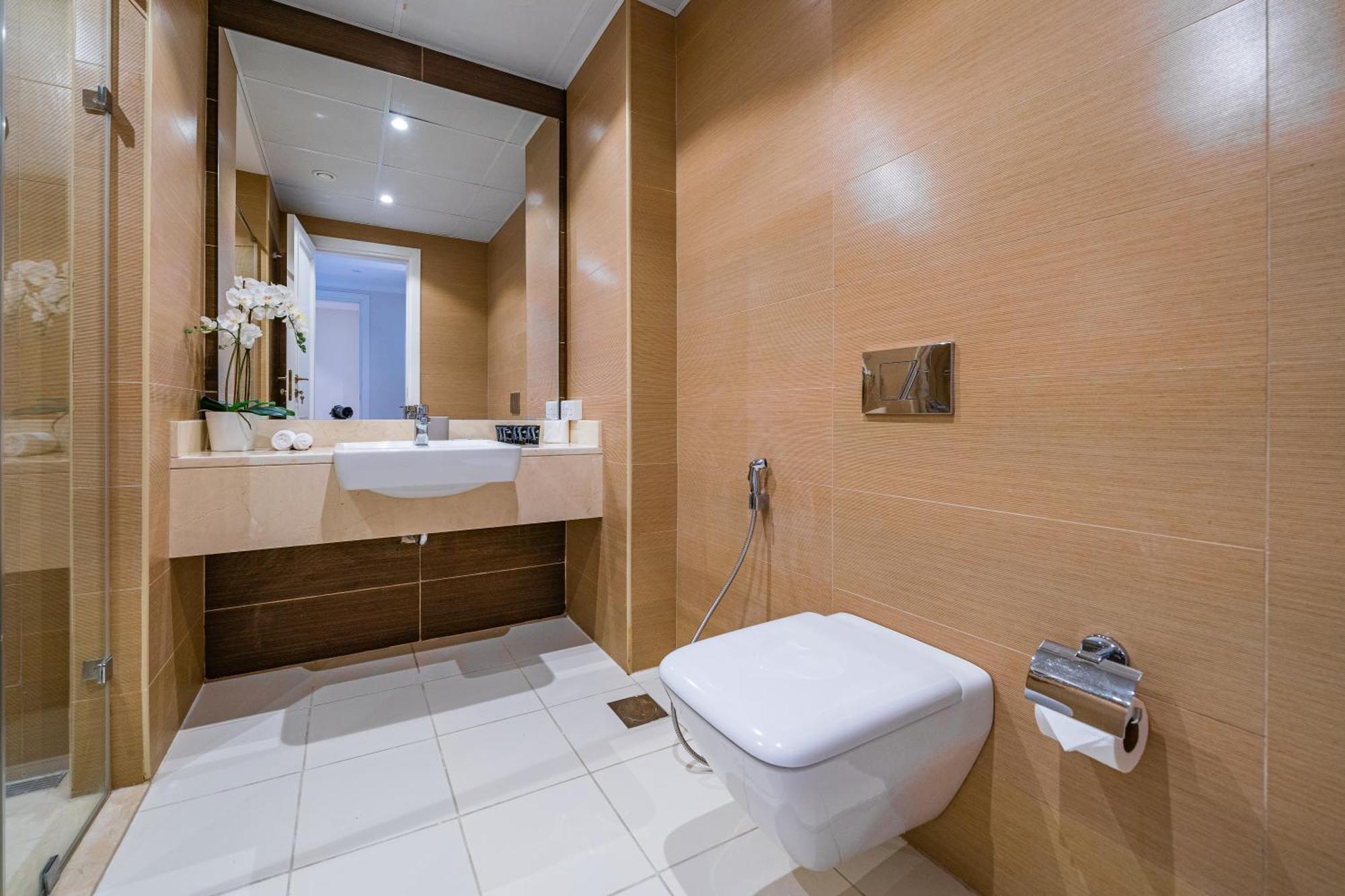 Walk To Jbr - Luxe 3br With Marina & Sea Views