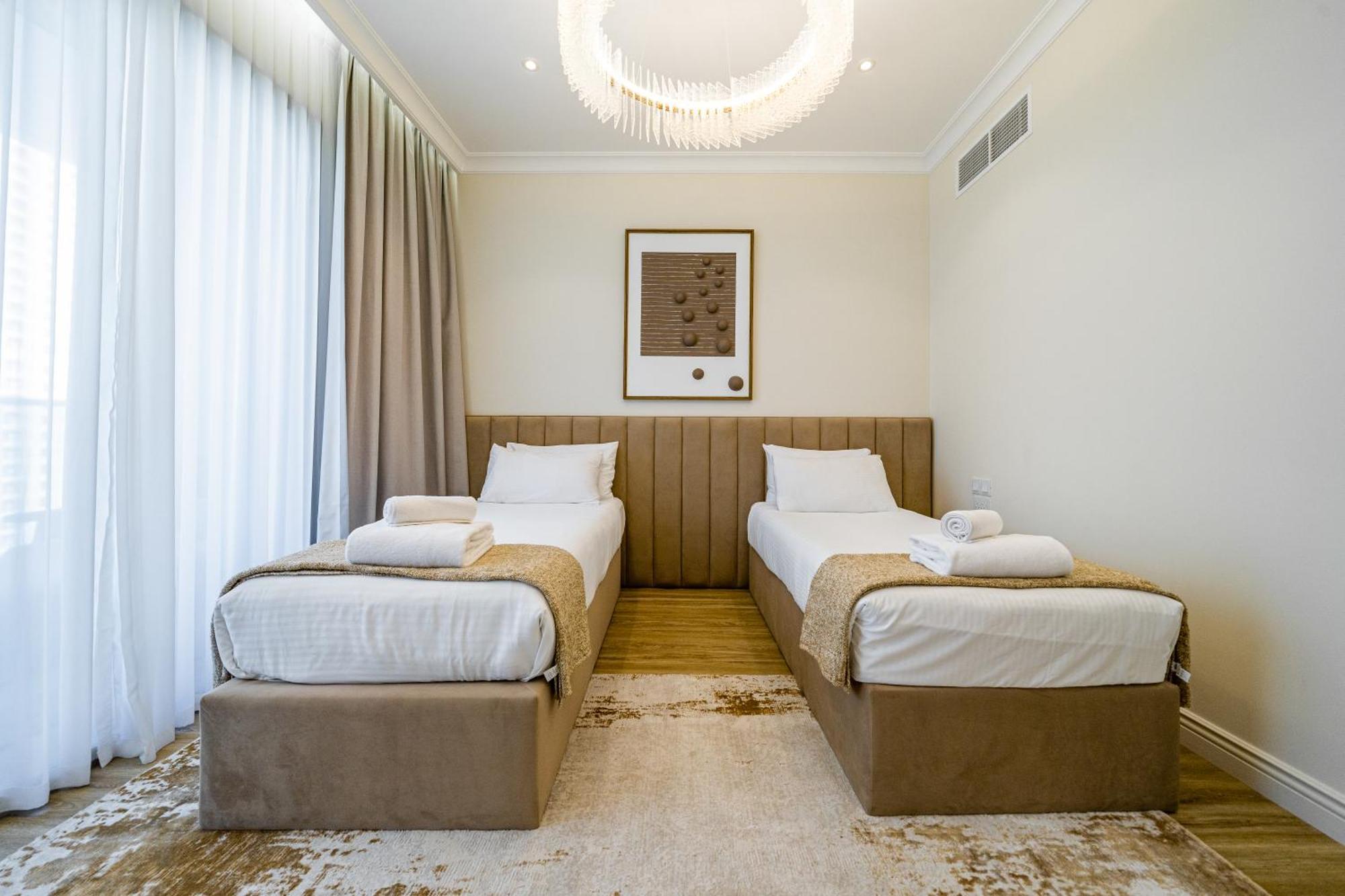 Walk To Jbr - Luxe 3br With Marina & Sea Views Apartment *
