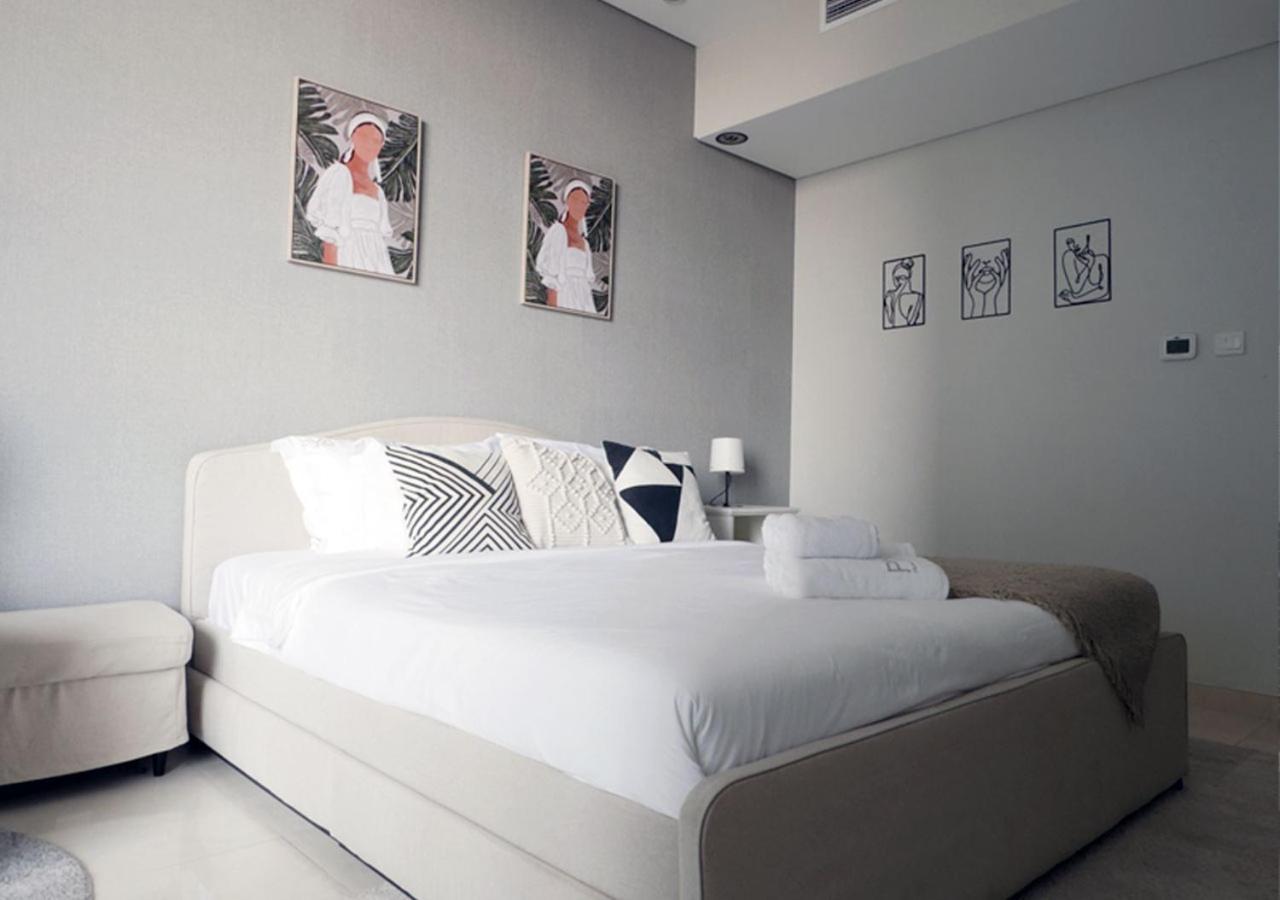 Canal Access Studio, 1 Min Walk To Business Bay Marina Apartment Dubai