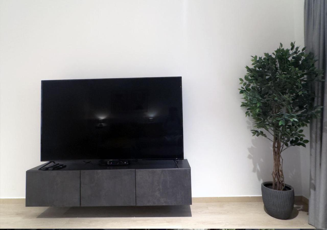 Apartment Canal Access Studio, 1 Min Walk To Business Bay Marina *
