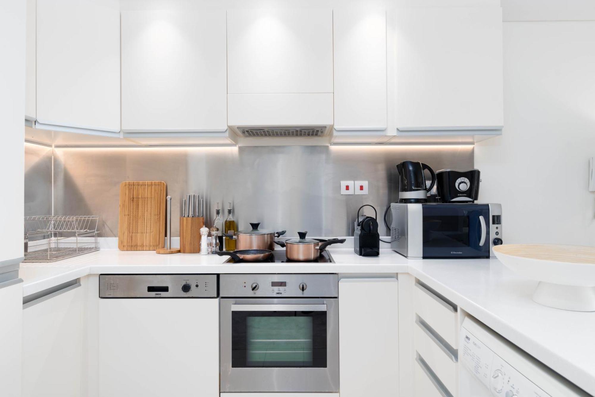 Superhost Emaar Residences Fashion Avenue - Address Mall Apartment