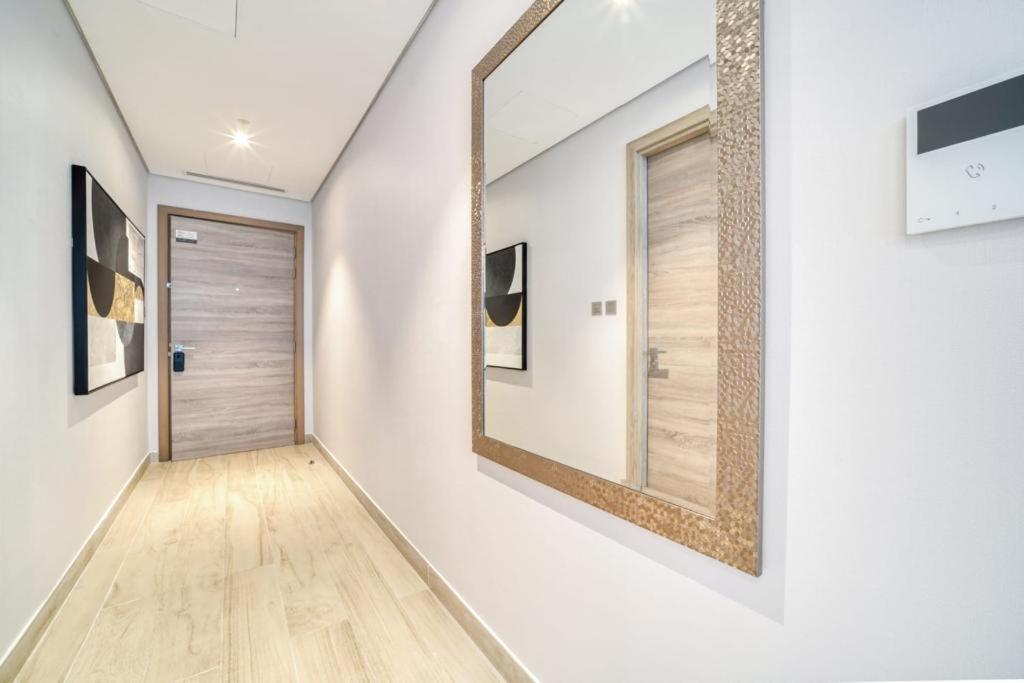 Apartment Bright With Mesmerizing Canal And View
