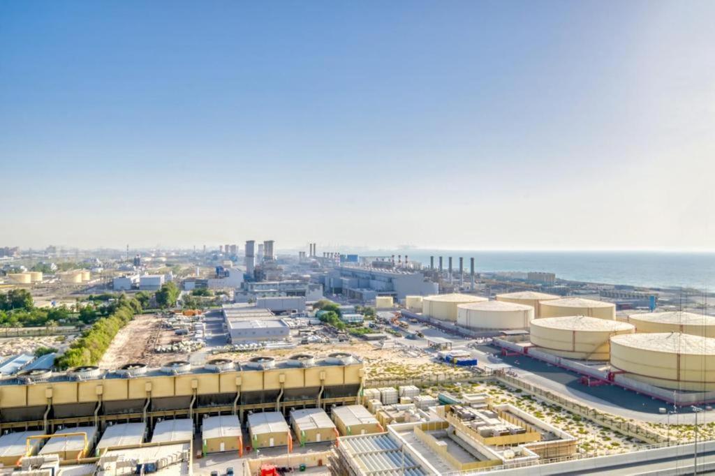 Bright With Mesmerizing Canal And View Dubai