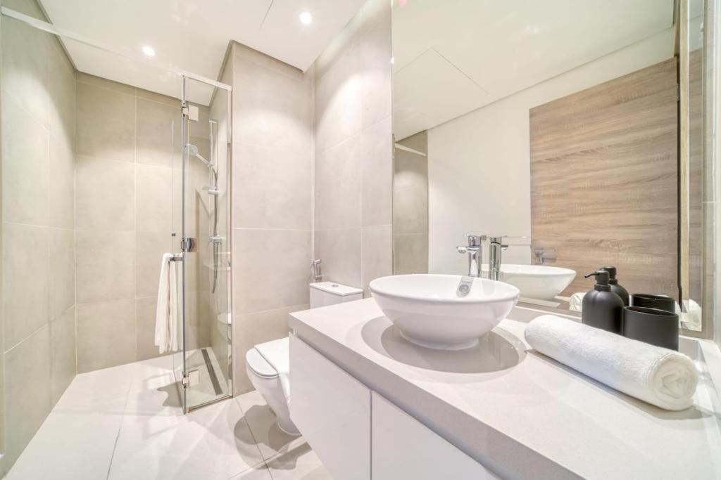 Bright With Mesmerizing Canal And View Apartment