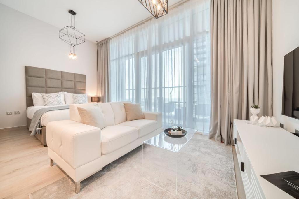 Apartment Bright With Mesmerizing Canal And View