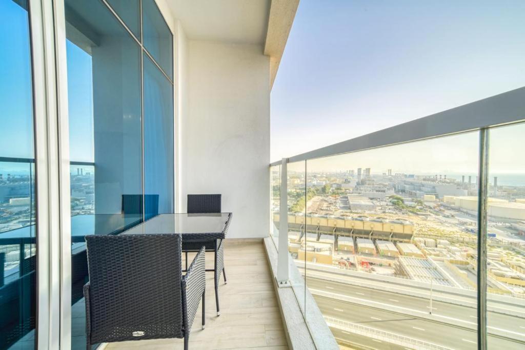 Bright With Mesmerizing Canal And View Apartment *