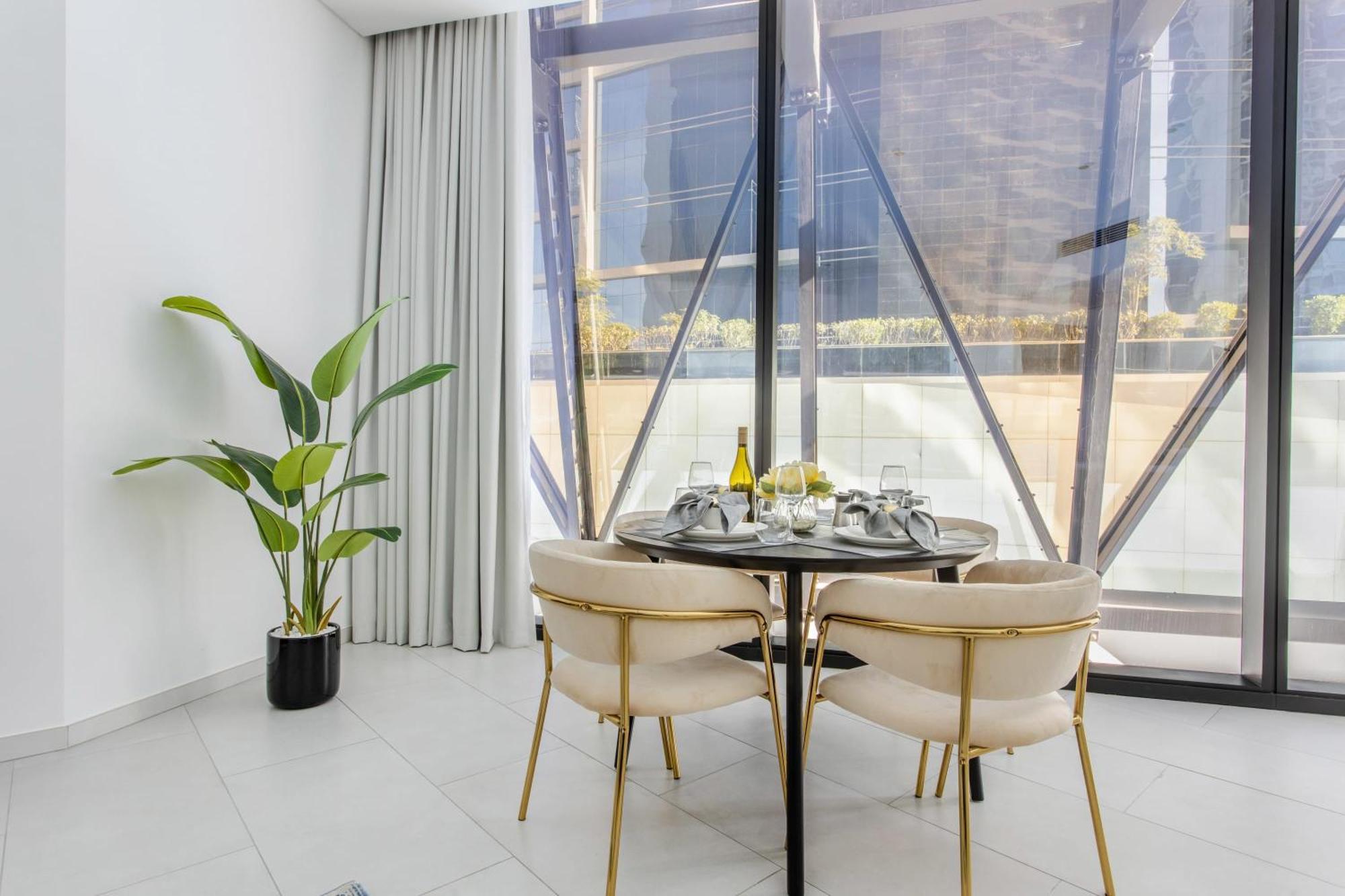 Frank Porter - Marquise Square Tower Apartment