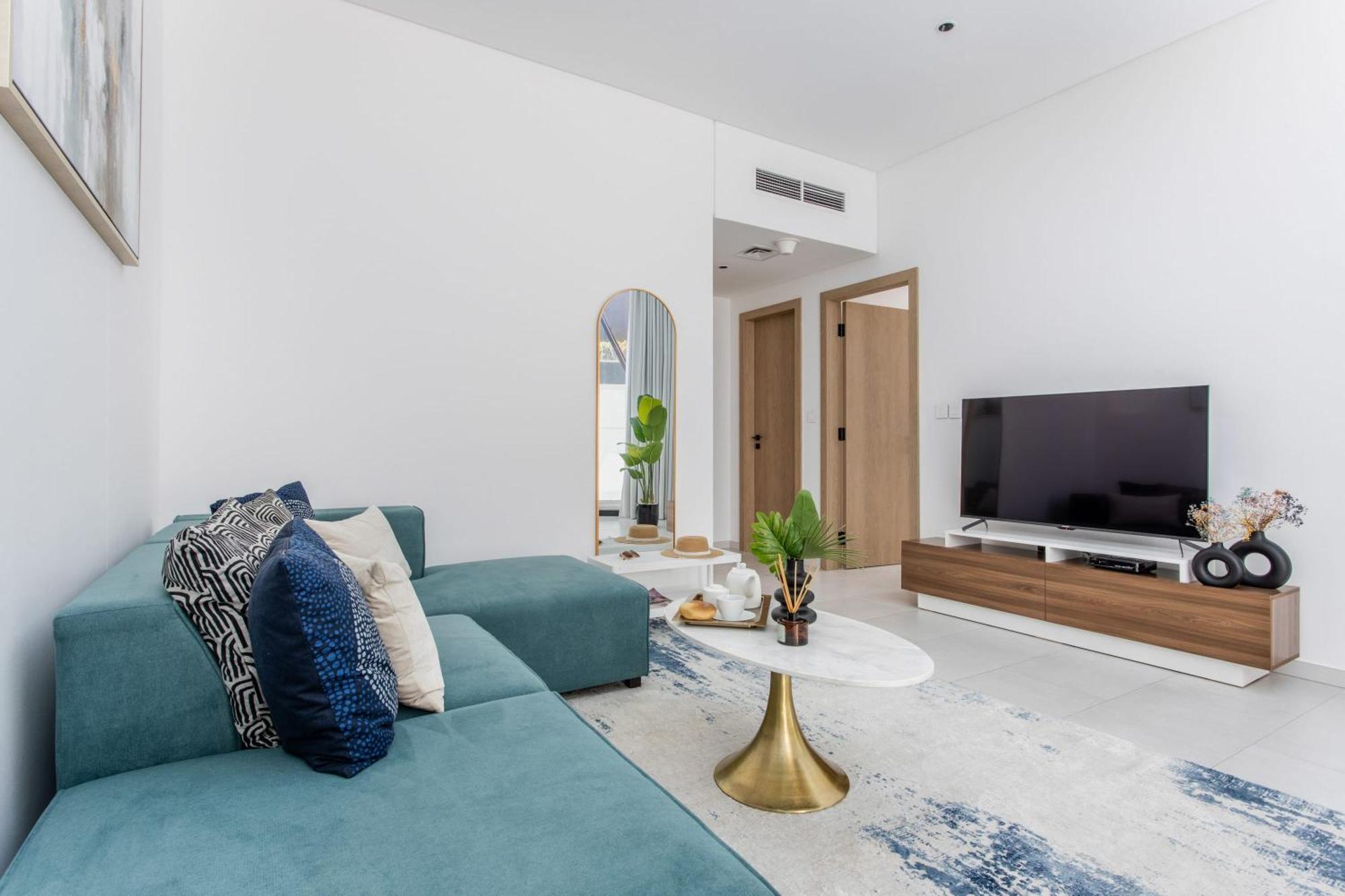 Frank Porter - Marquise Square Tower Apartment *