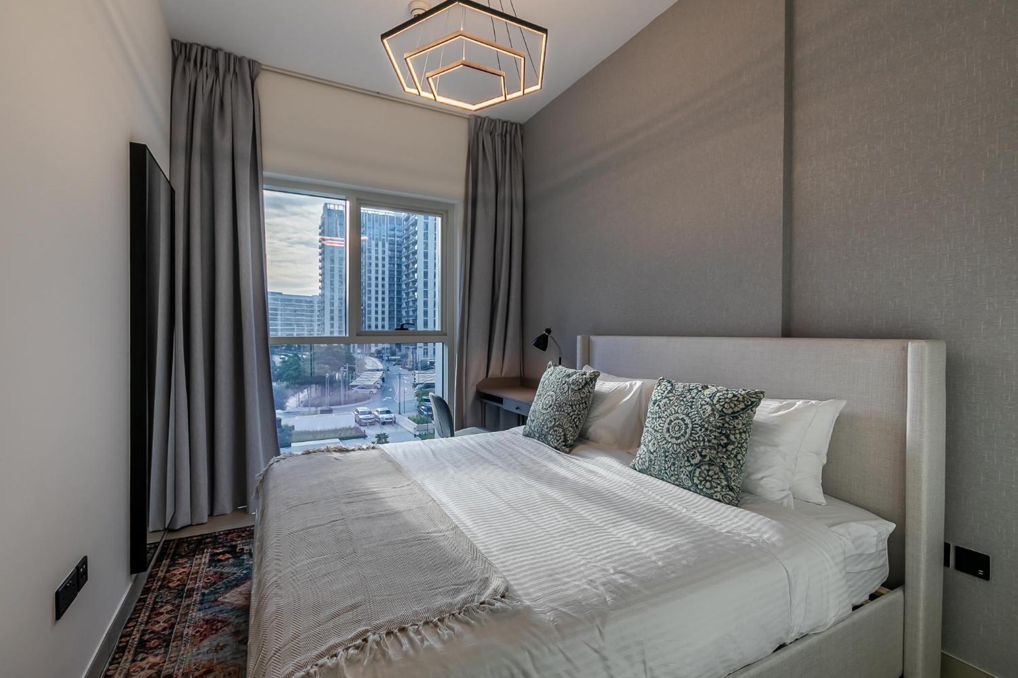 Upgraded Interior I Hills I View I Socio Tower Apartment