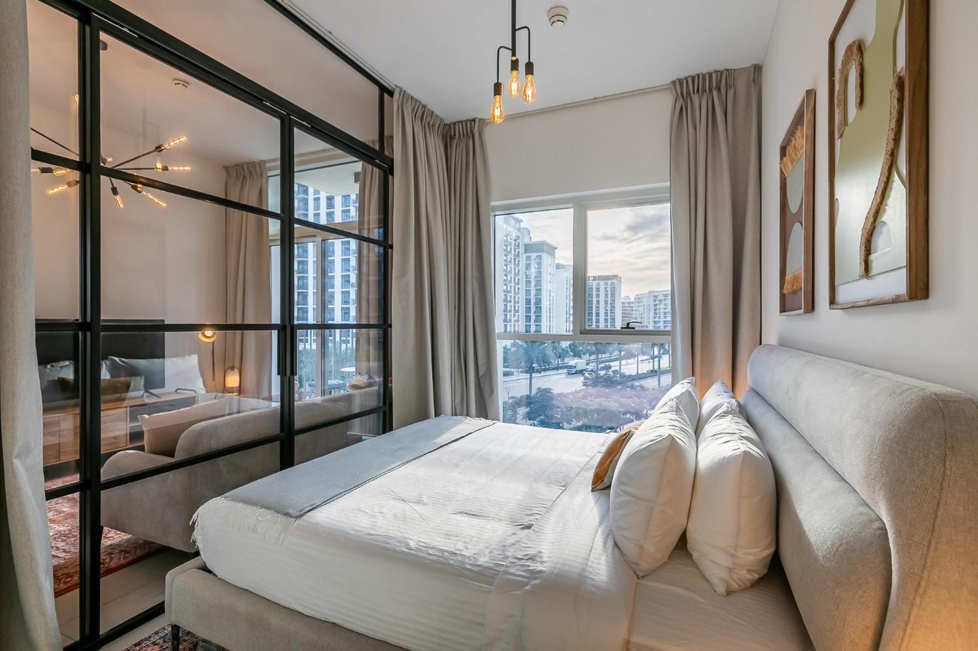 Upgraded Interior I Hills I View I Socio Tower Apartment