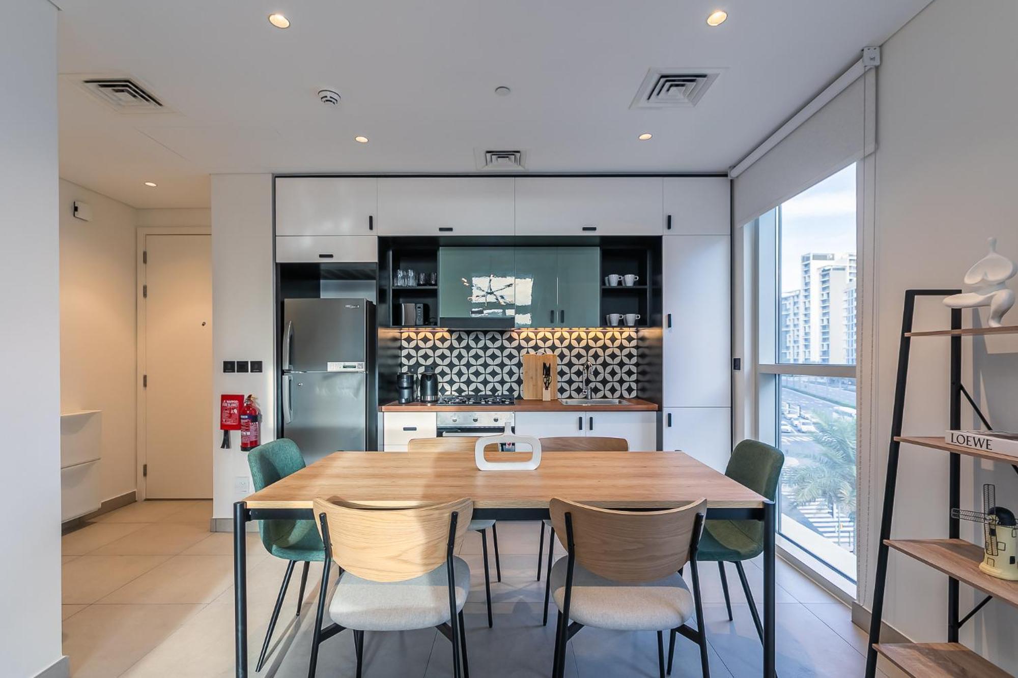 Upgraded Interior I Hills I View I Socio Tower Apartment