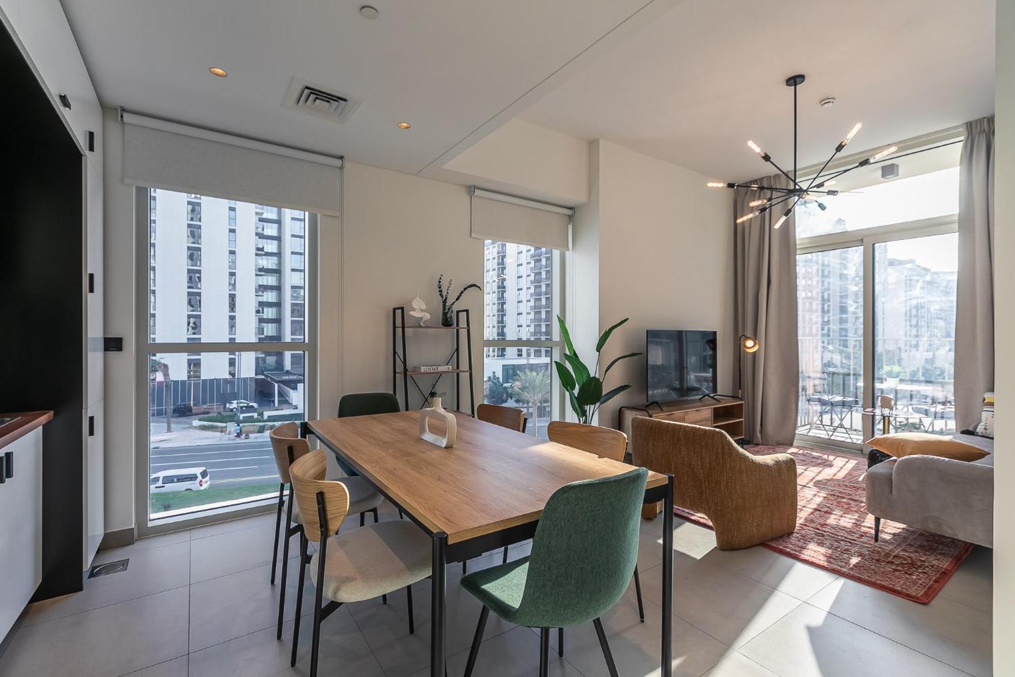 Upgraded Interior I Hills I View I Socio Tower Apartment *