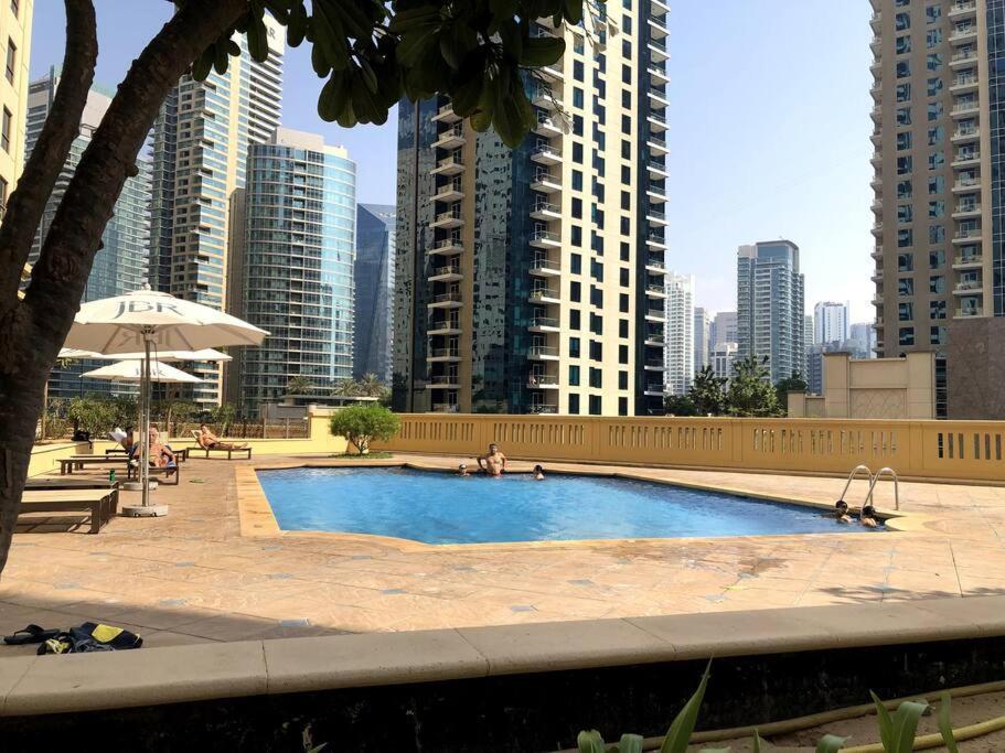 Apartment 7 Beds / Jbr / Sea, Jbr And Ain Views / 3 Min Walk From Jbr / Large Groups And Families / Ideal Vacation Location Dubai