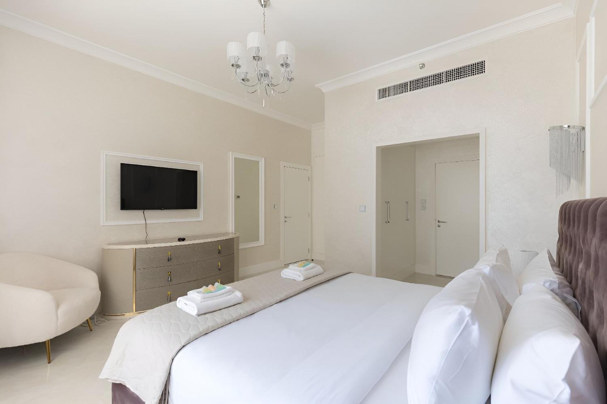 Apartment Luxurious 2-bd Gem In Jbr Elegant & Compact Bliss *