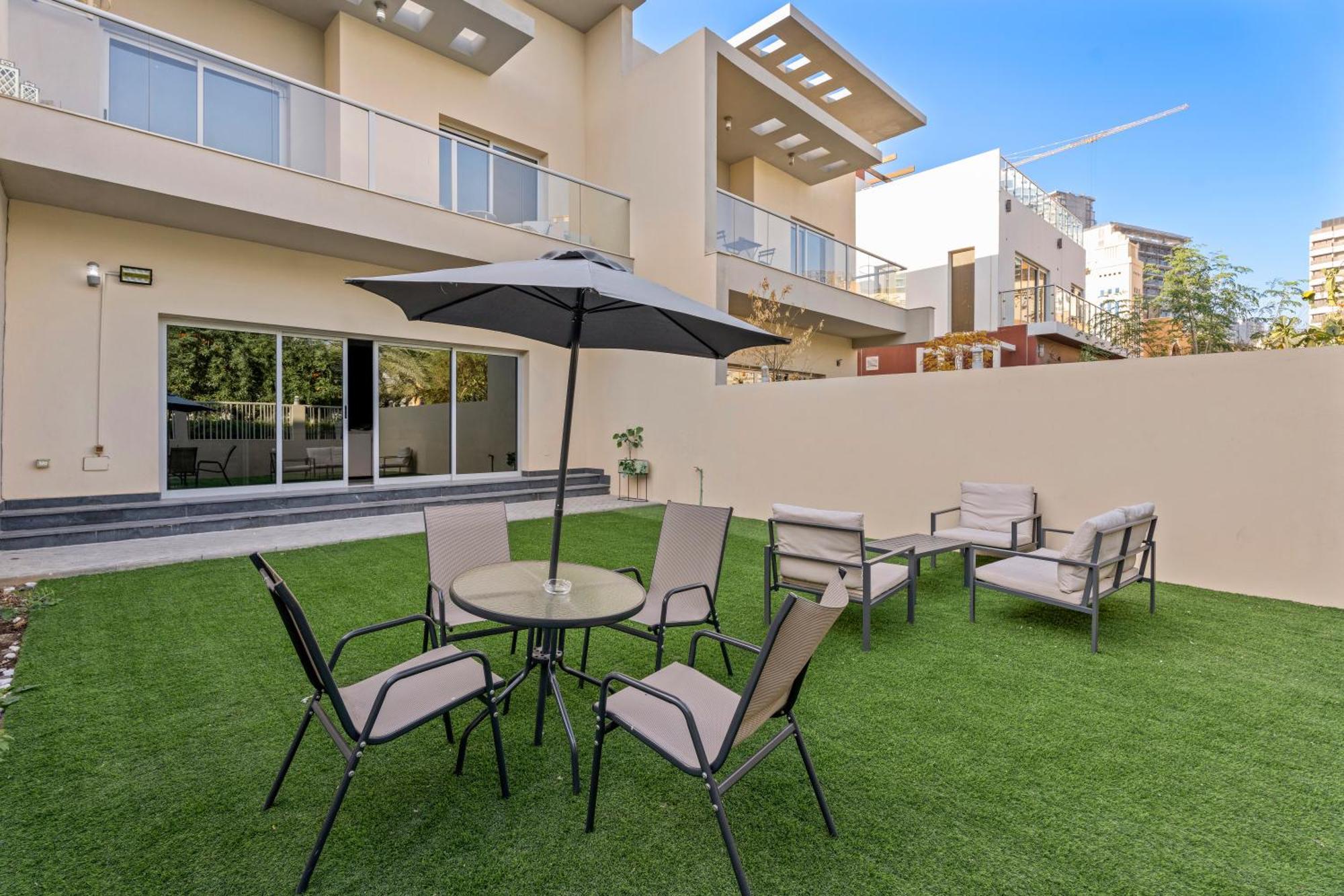 Aliving Luxury3br District 15 Jvc- V3 Villa Dubai