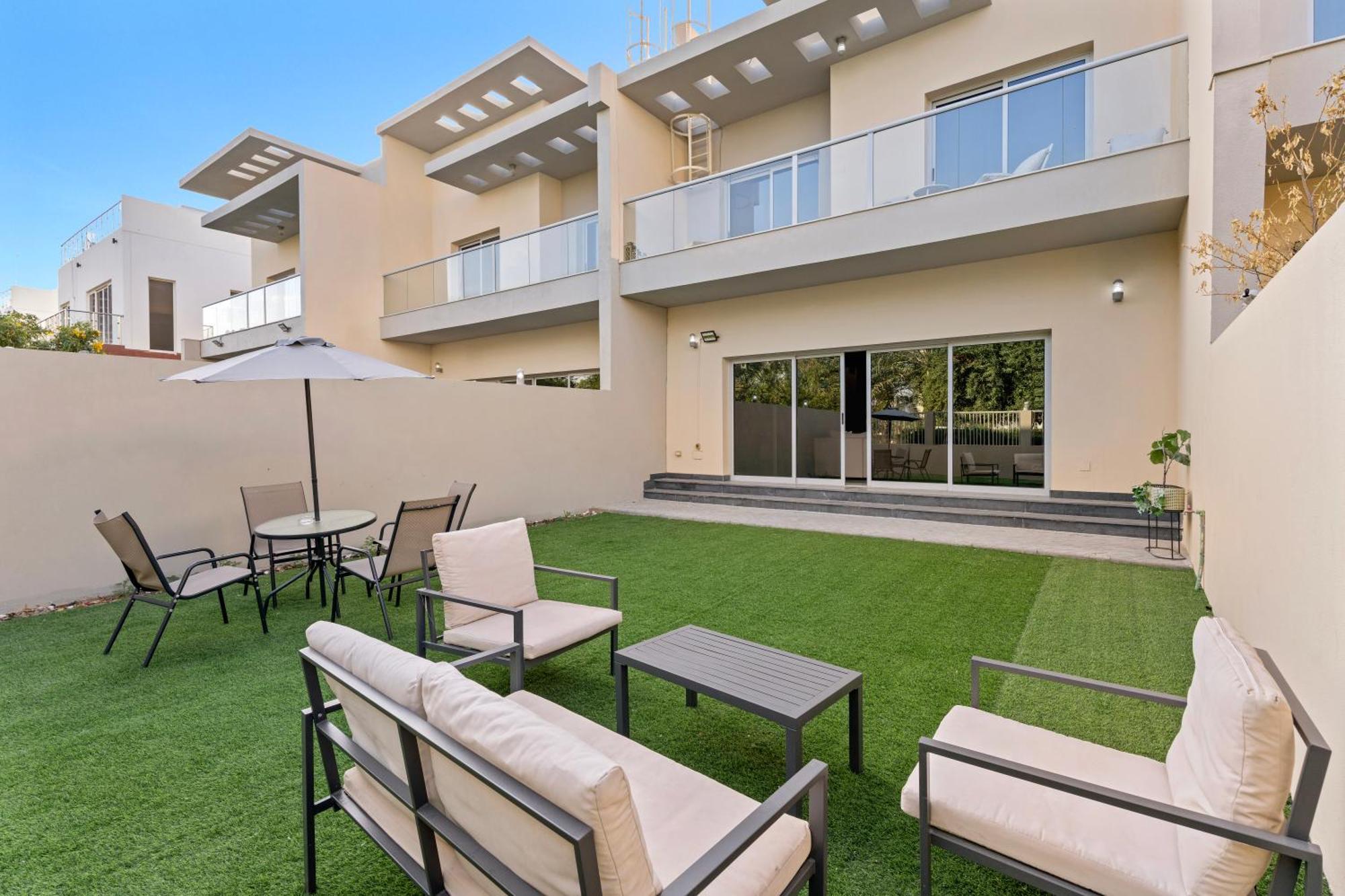 Aliving Luxury3br District 15 Jvc- V3 Villa Dubai