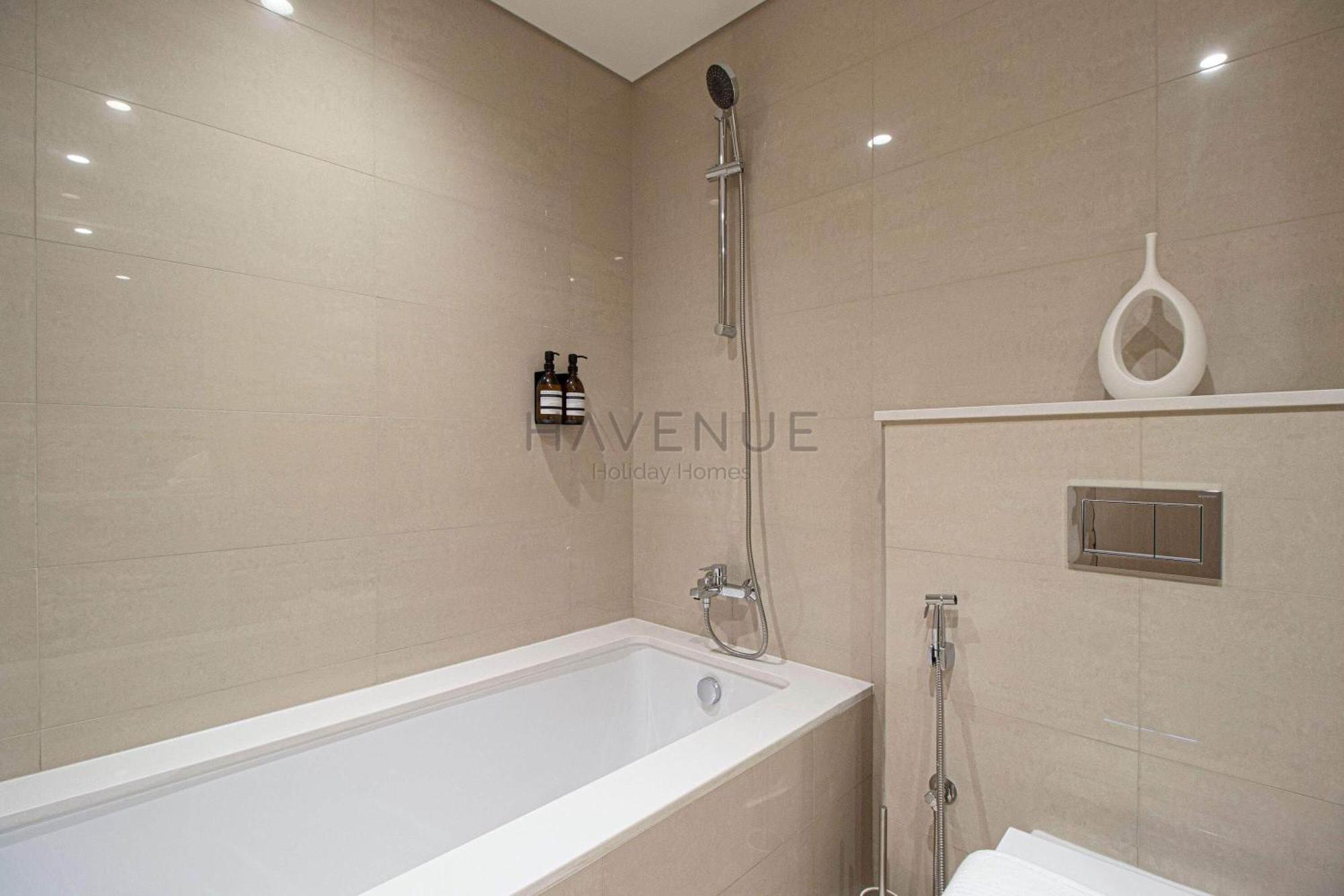 Havenue At Burj Royale - Full Burj Khalifa View - 2 Bed - Pool - Gym Apartment *