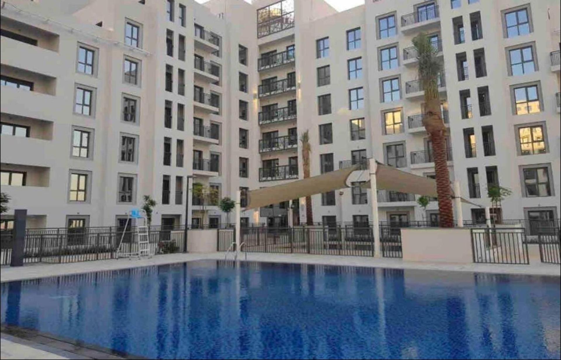 Stunning 3-bed In Apartment *