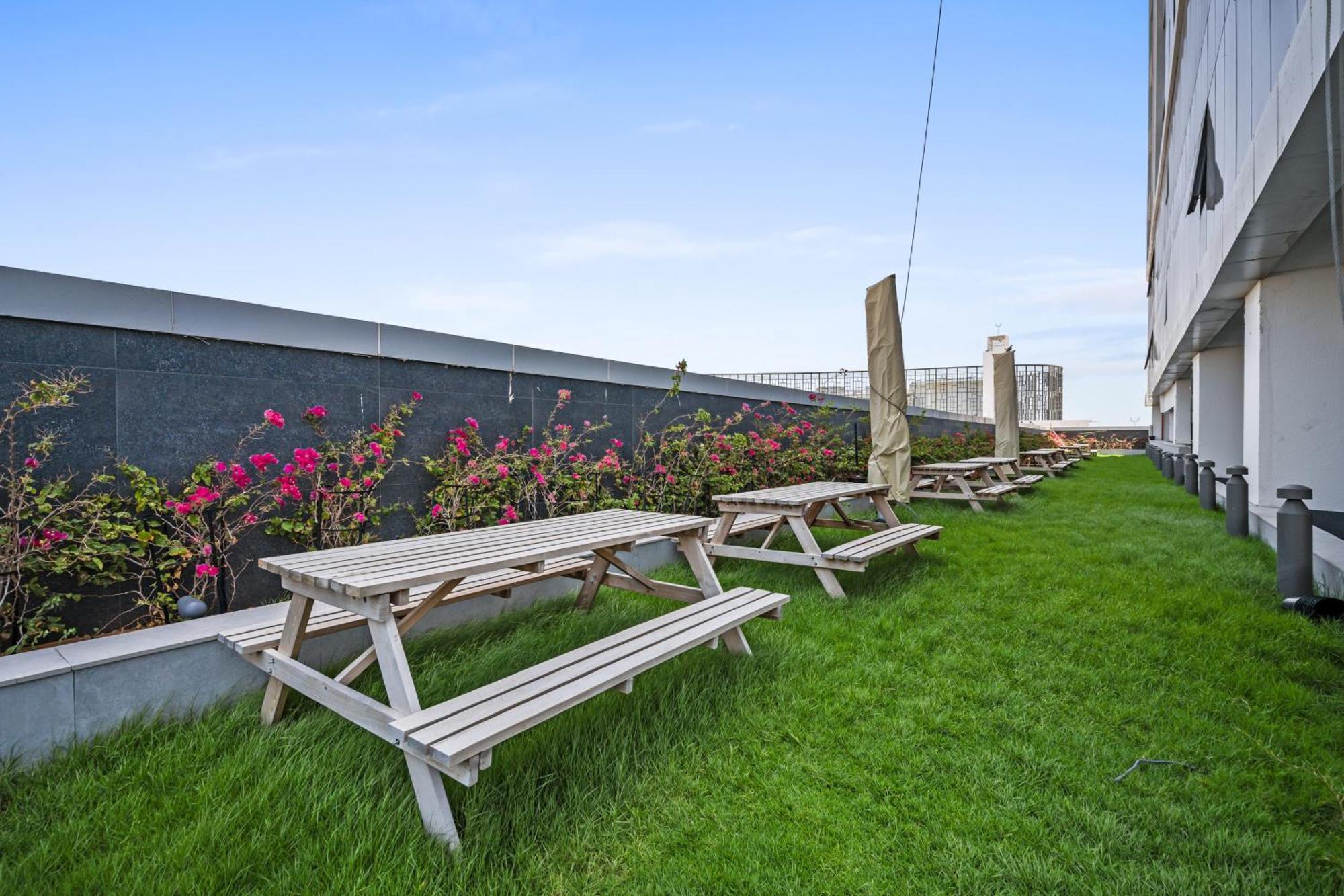 Cozy With Modern Amenities In Dubailand Apartment