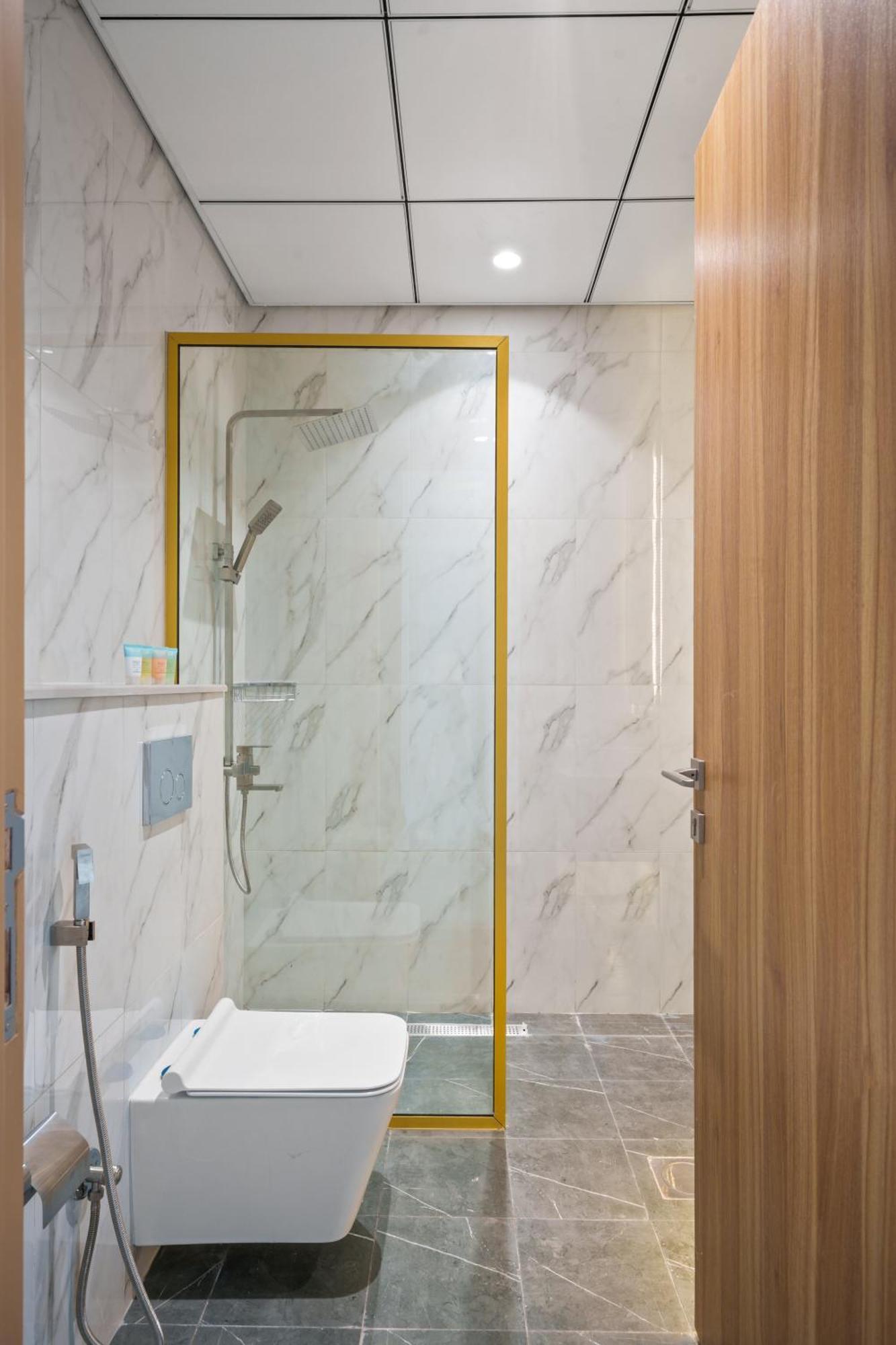 Cozy With Modern Amenities In Dubailand Apartment