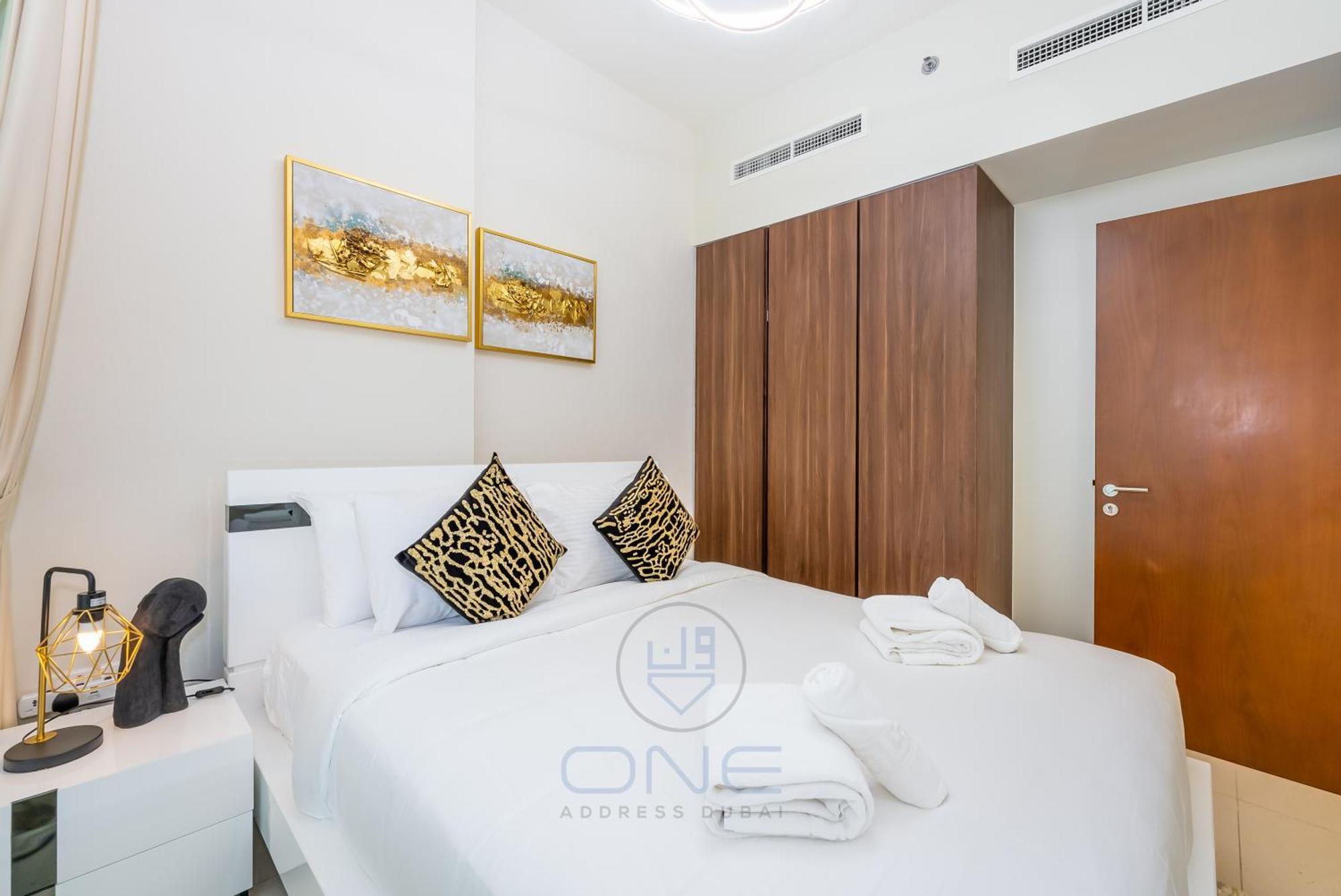 Elegant 2 Bedroom @ Near Downtown W/ Large Terrace & canal view *