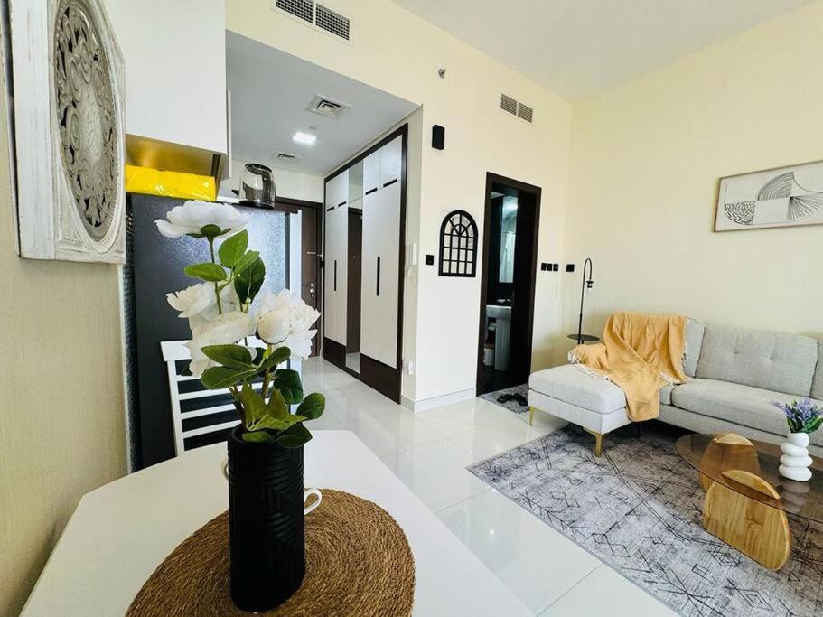 Contemporary And Cozy Living *