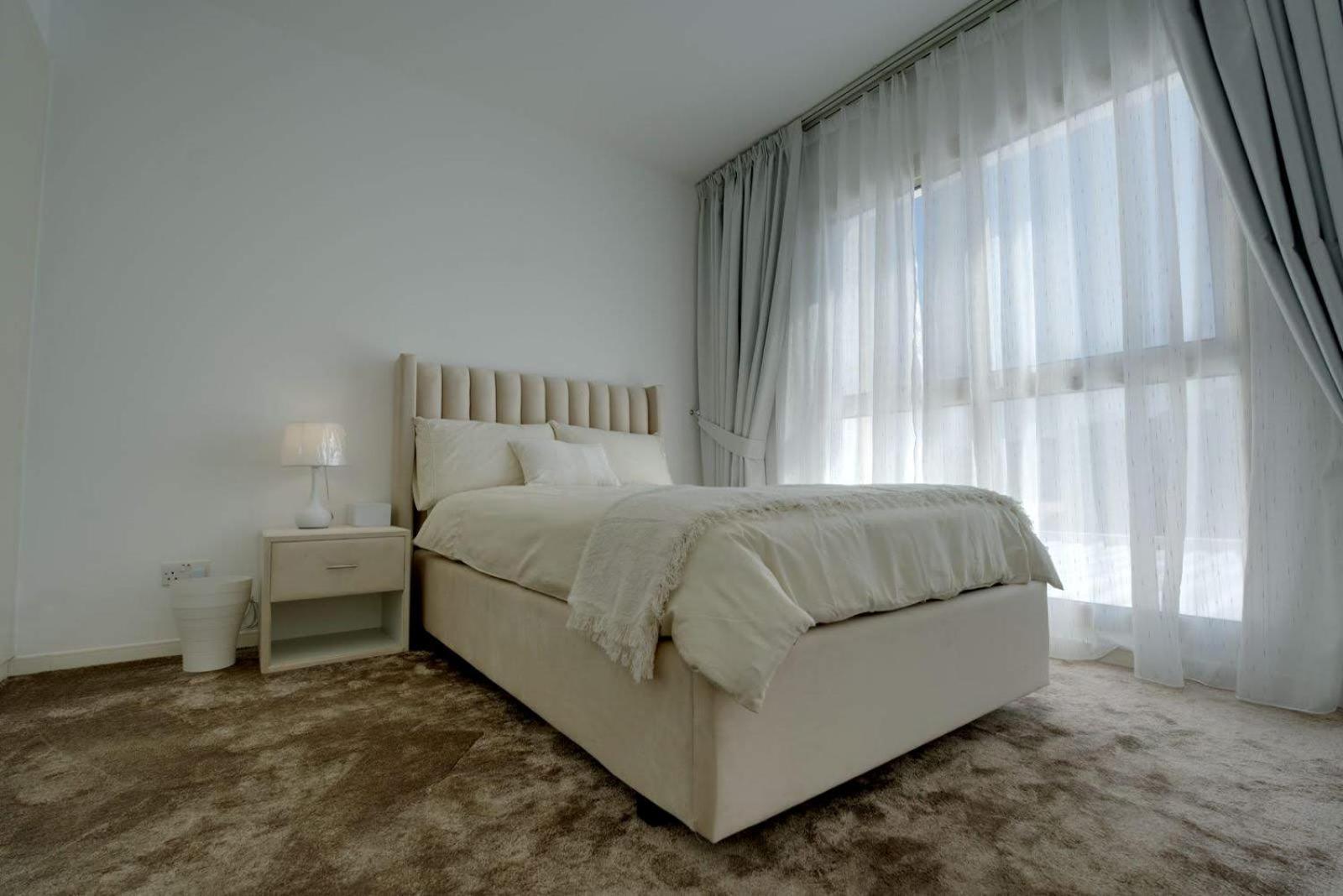 Villa Stunning 4 Bedroom At The Lakes Dubai