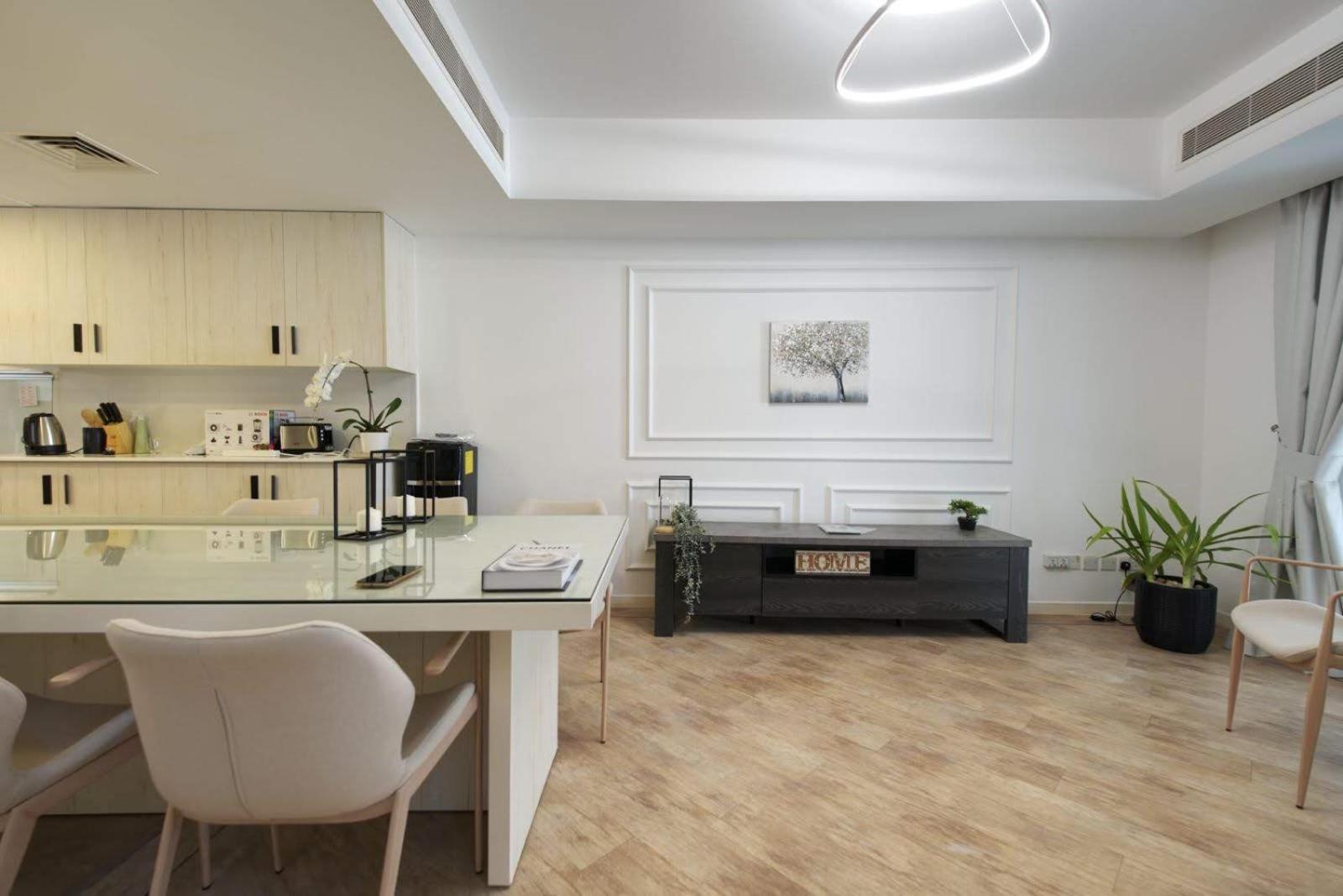 Villa Stunning 4 Bedroom At The Lakes Dubai