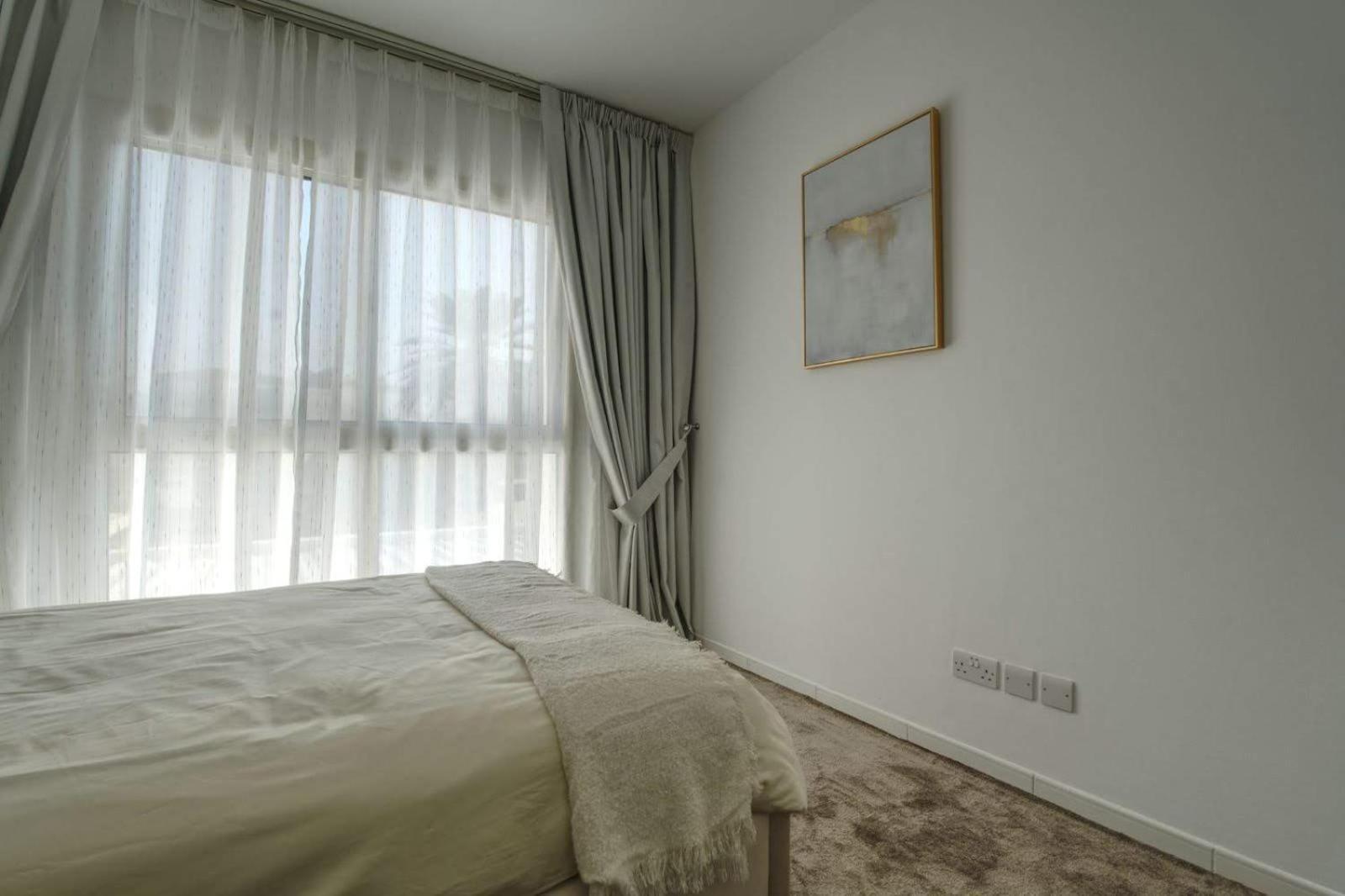 Stunning 4 Bedroom At The Lakes * Dubai