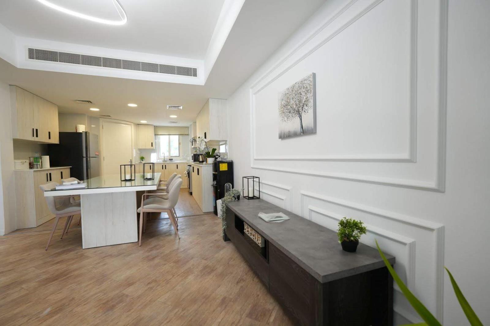Stunning 4 Bedroom At The Lakes Dubai