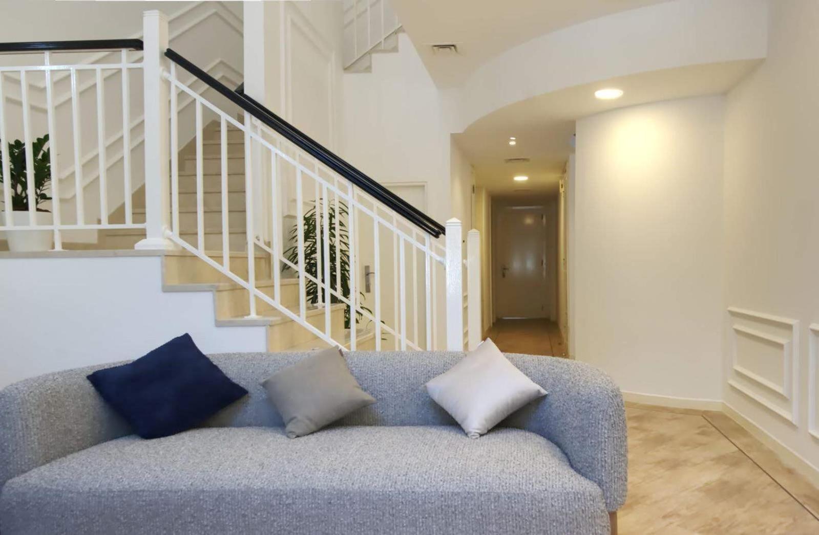 Stunning 4 Bedroom At The Lakes Dubai