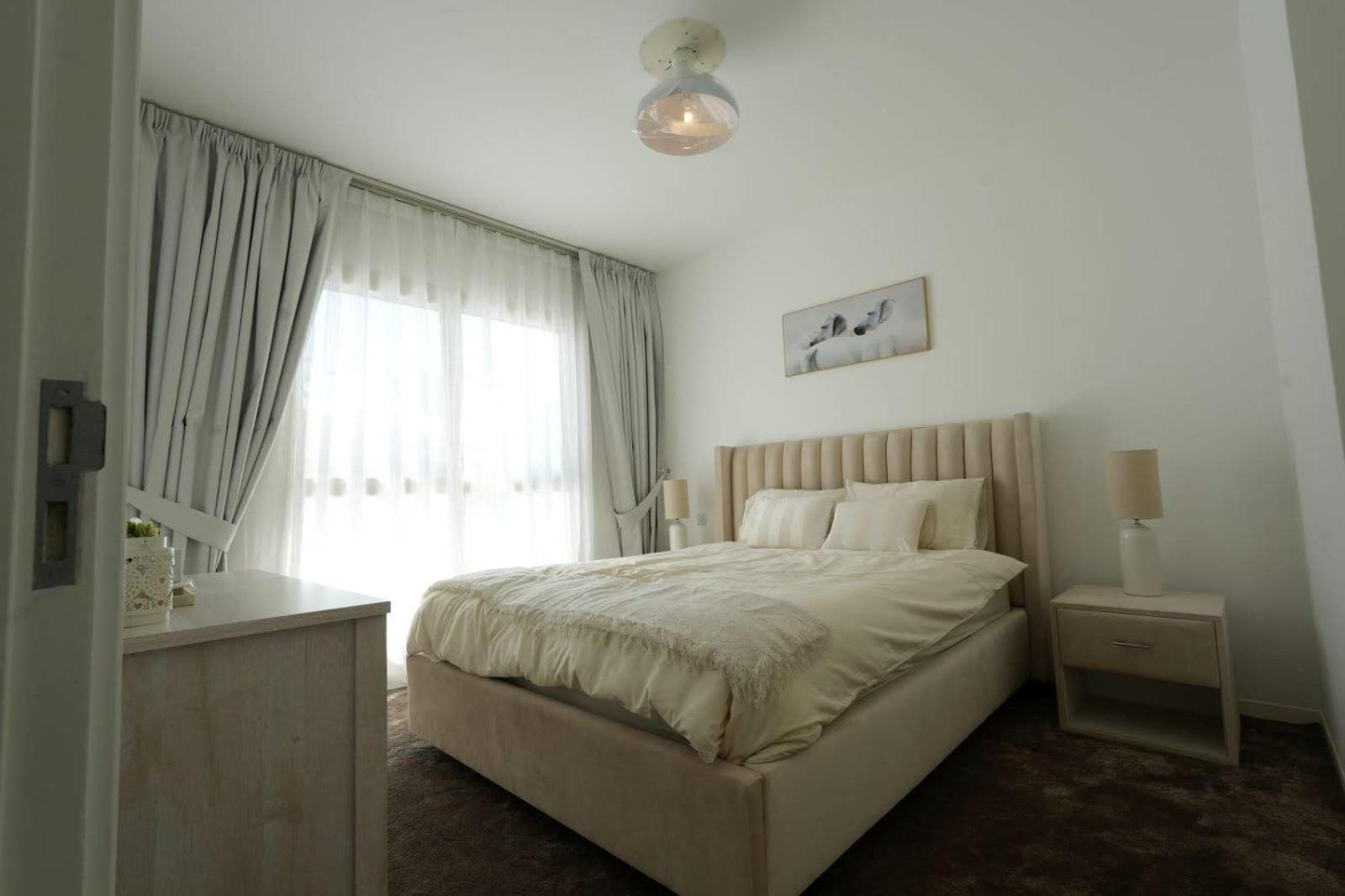 Villa Stunning 4 Bedroom At The Lakes Dubai