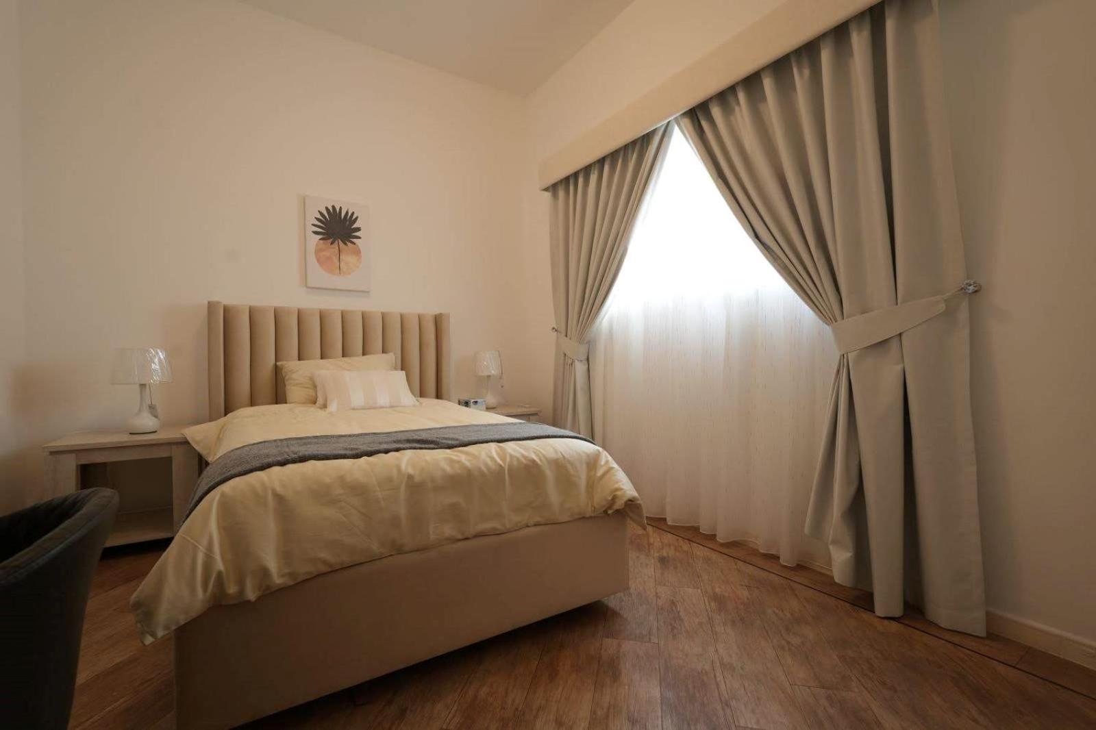 Villa Stunning 4 Bedroom At The Lakes Dubai