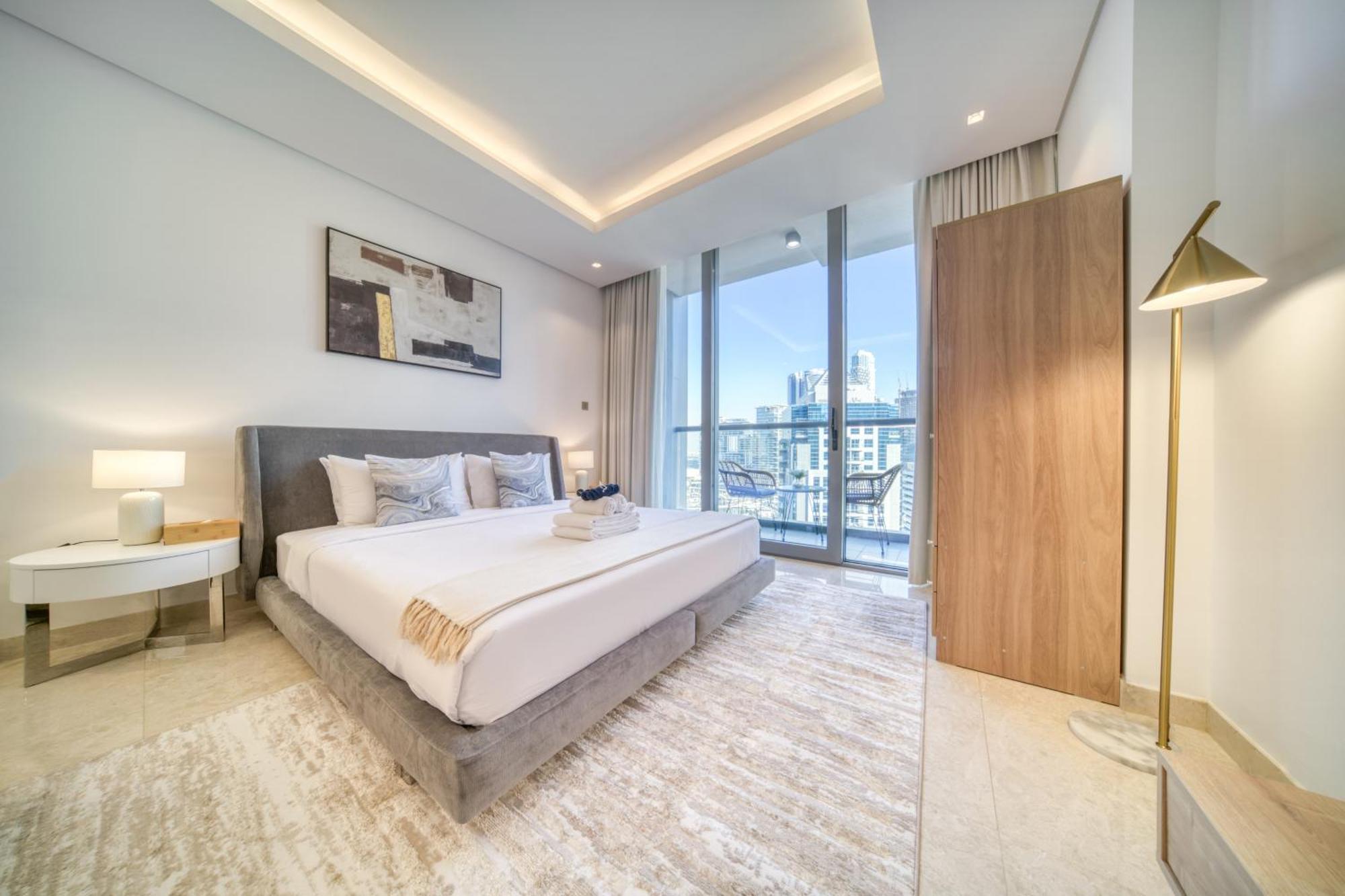 Apartment Canal-view Serenity: Modern In Sterling *