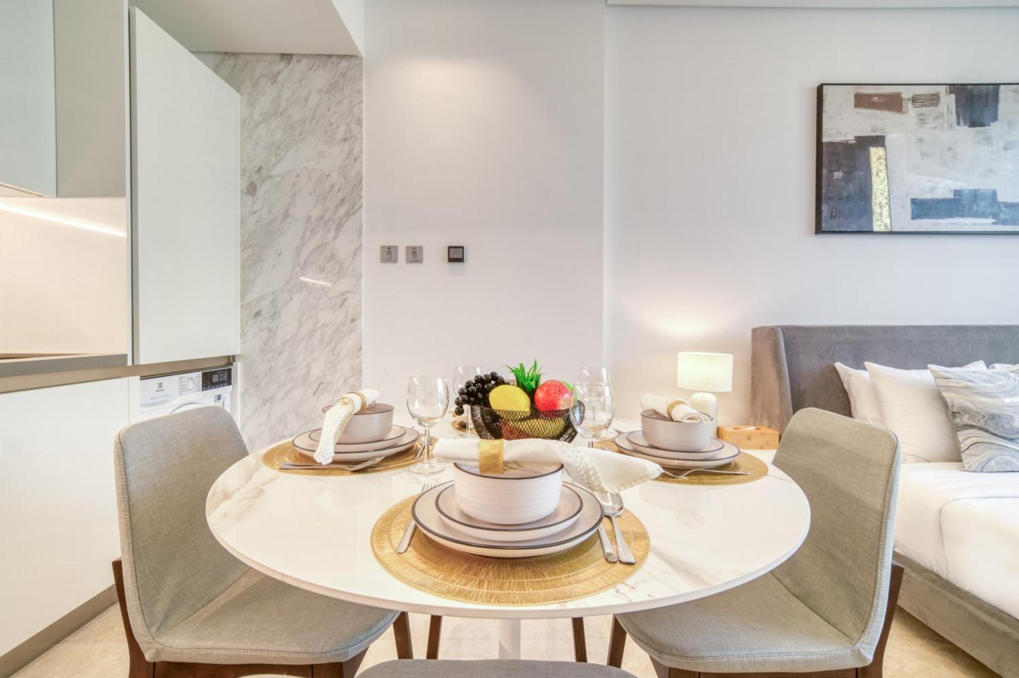 Canal-view Serenity: Modern In Sterling Apartment *