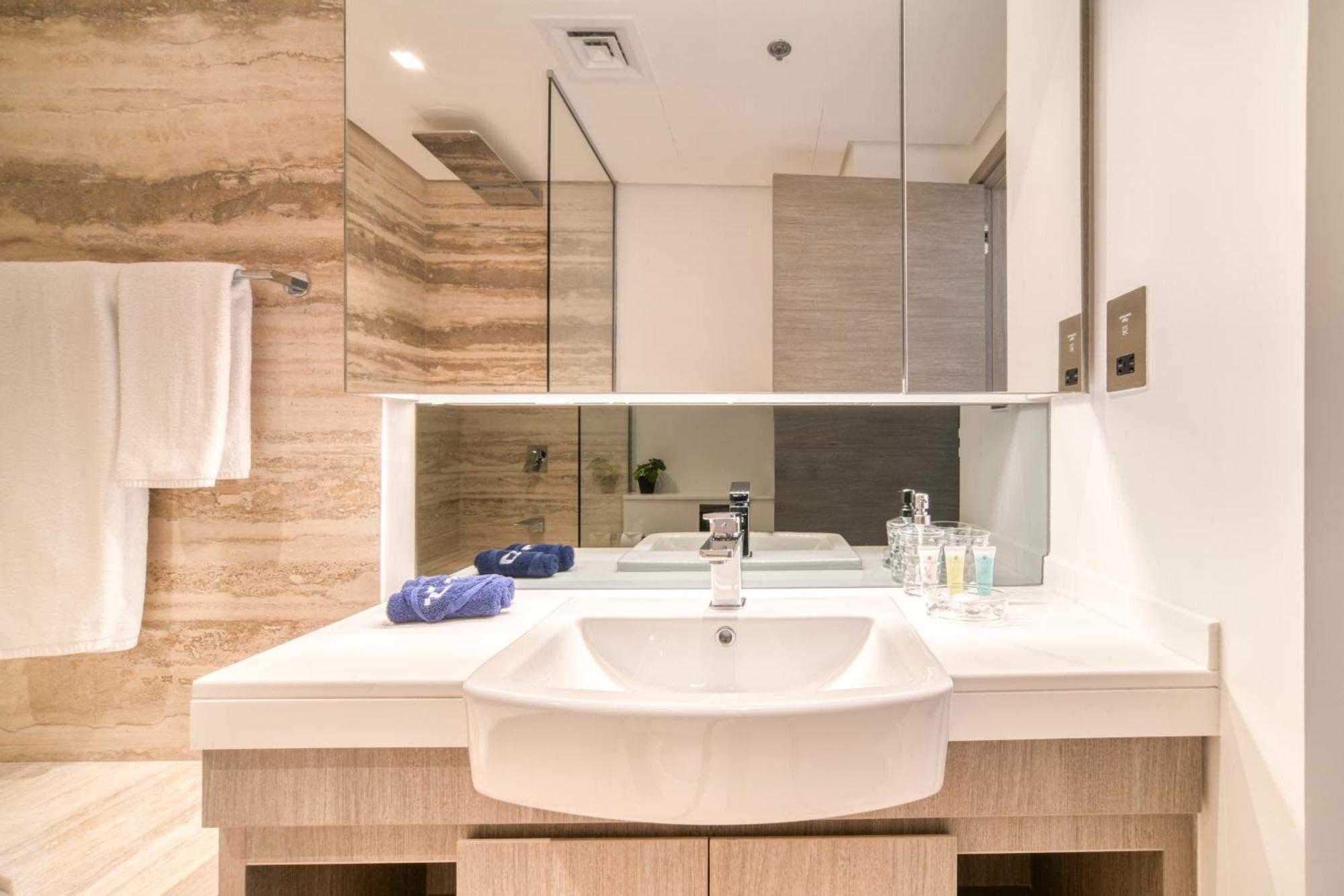 Canal-view Serenity: Modern In Sterling Apartment Dubai