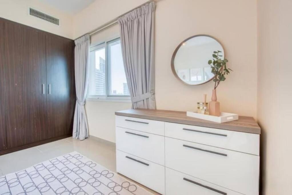 Amazing 2bedroom In Red Sport Dubai