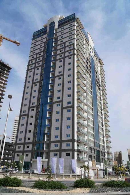 Amazing 2bedroom In Red Sport *
