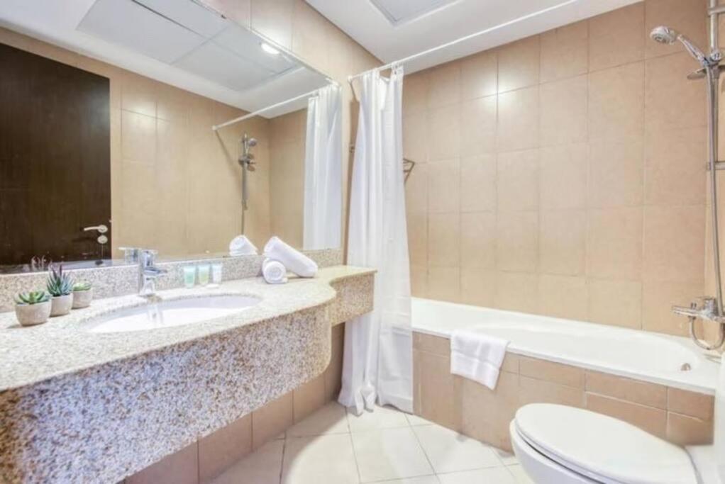 Amazing 2bedroom In Red Sport Dubai