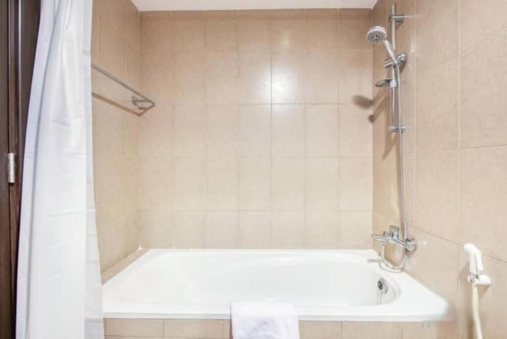 Amazing 2bedroom In Red Sport *